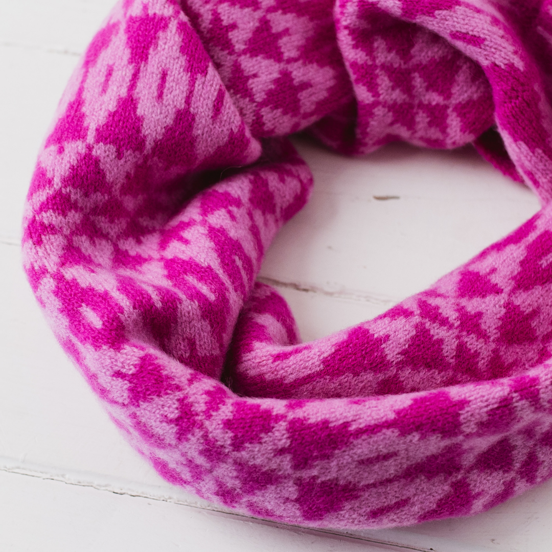 SAMPLE Mirror snood / cowl - honesty and thulian pink