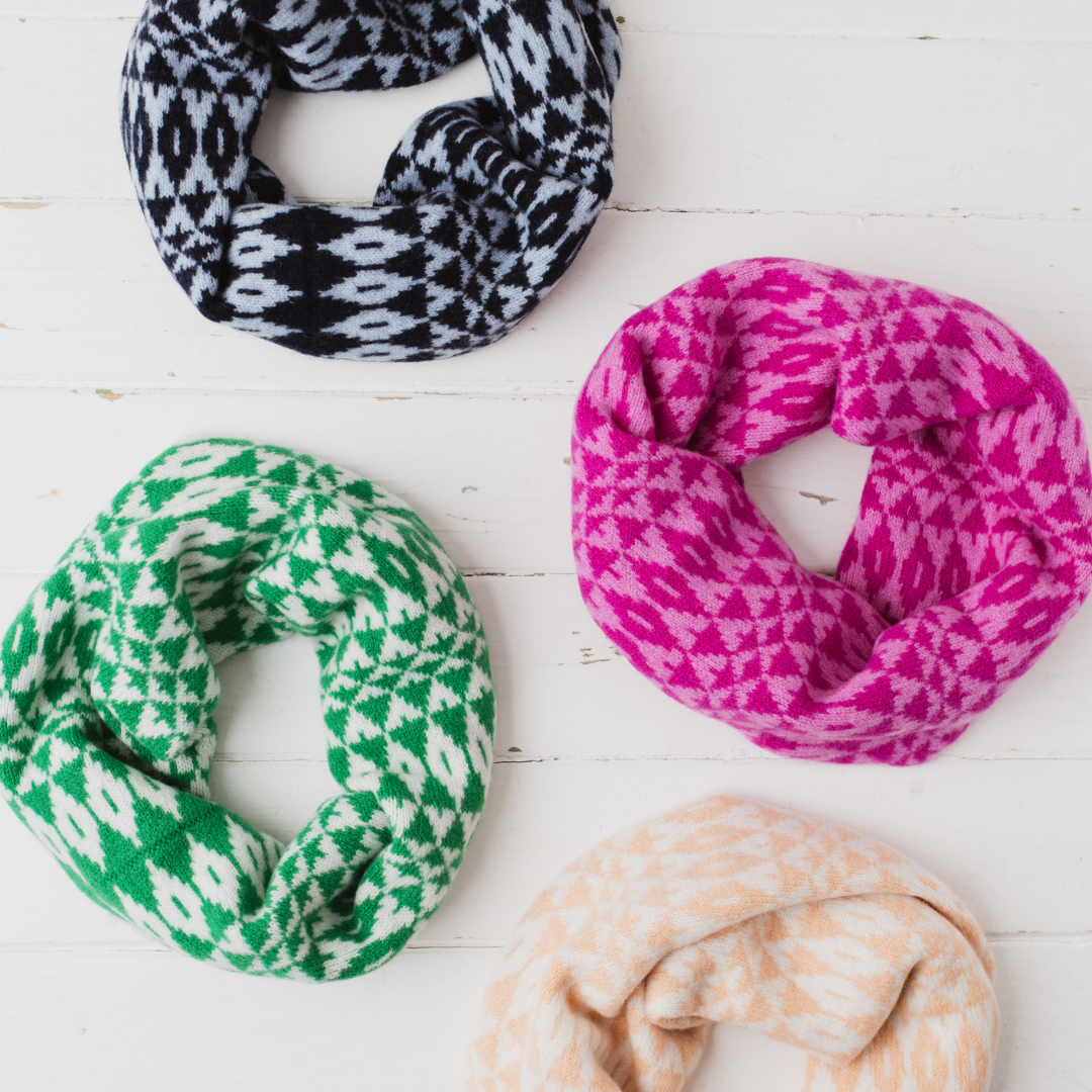 SAMPLE Mirror snood / cowl - honesty and thulian pink