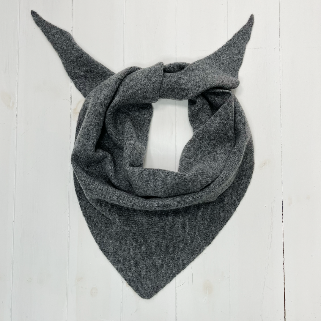 Triangle scarf - grey