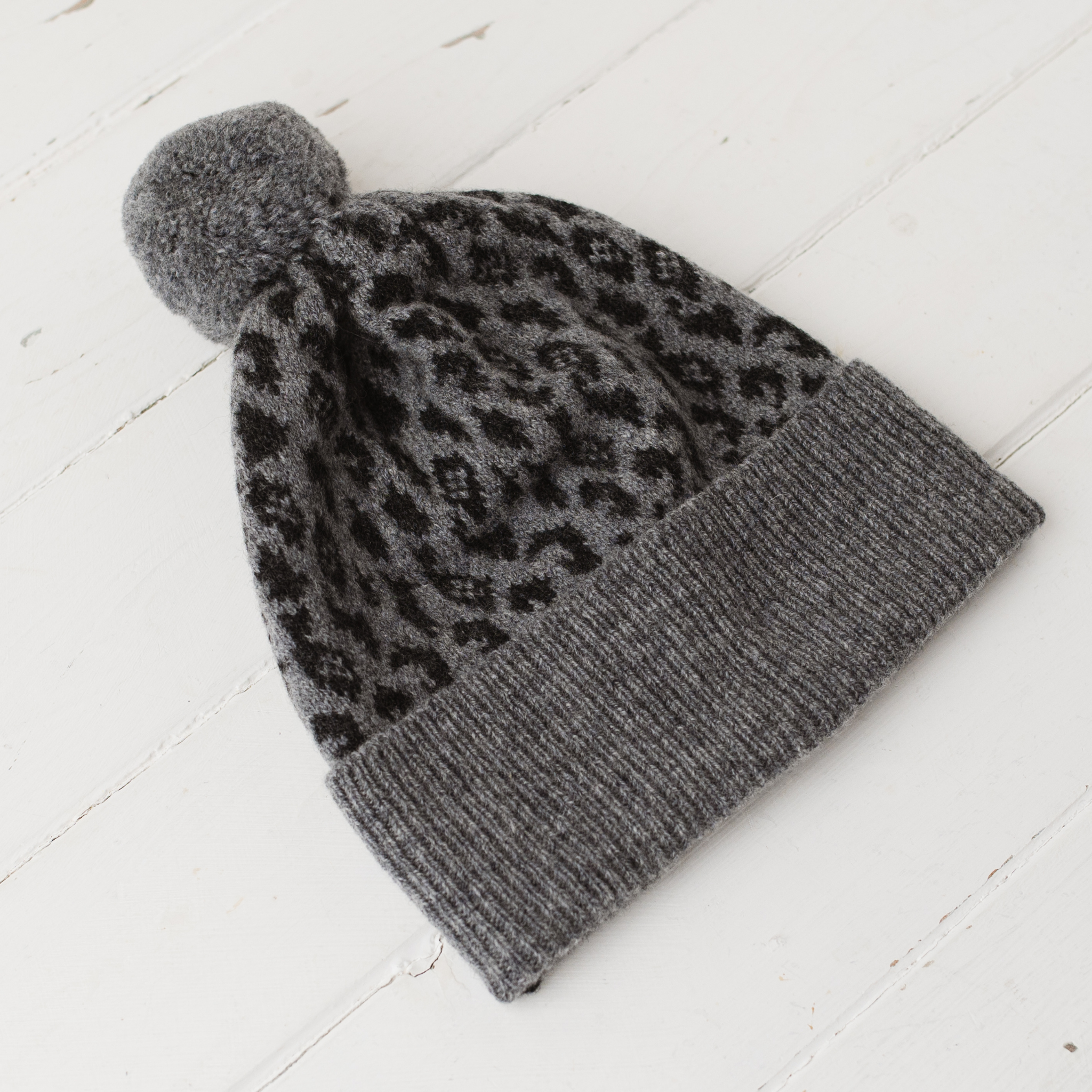 Leopard pom pom hat - grey