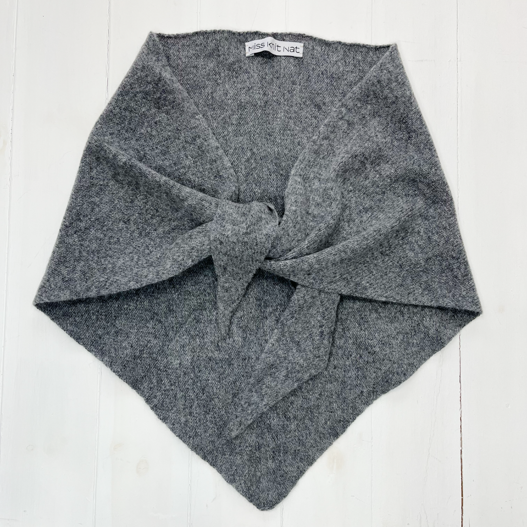 Triangle scarf - grey
