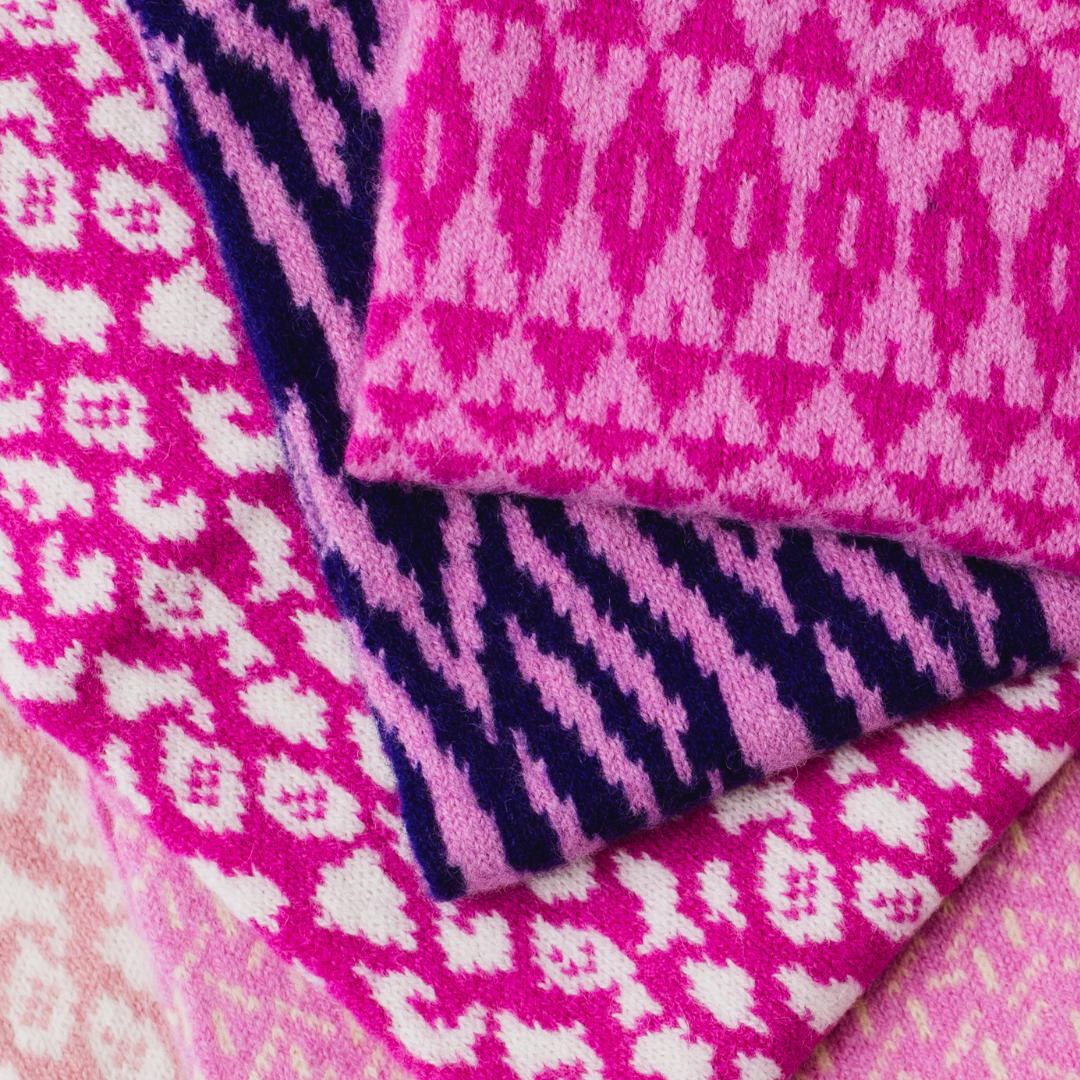SAMPLE Mirror snood / cowl - honesty and thulian pink