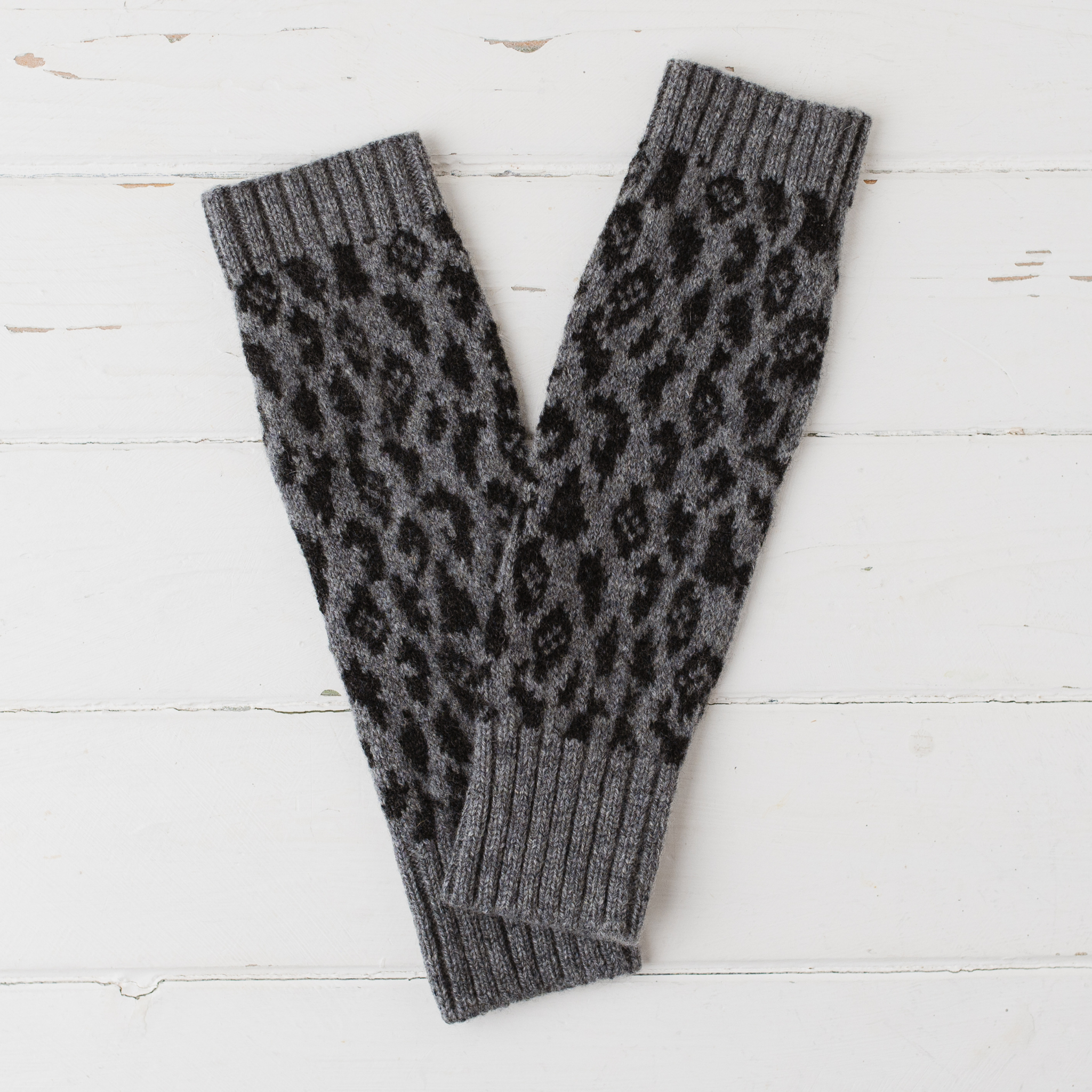 Leopard wrist warmers - grey and charcoal