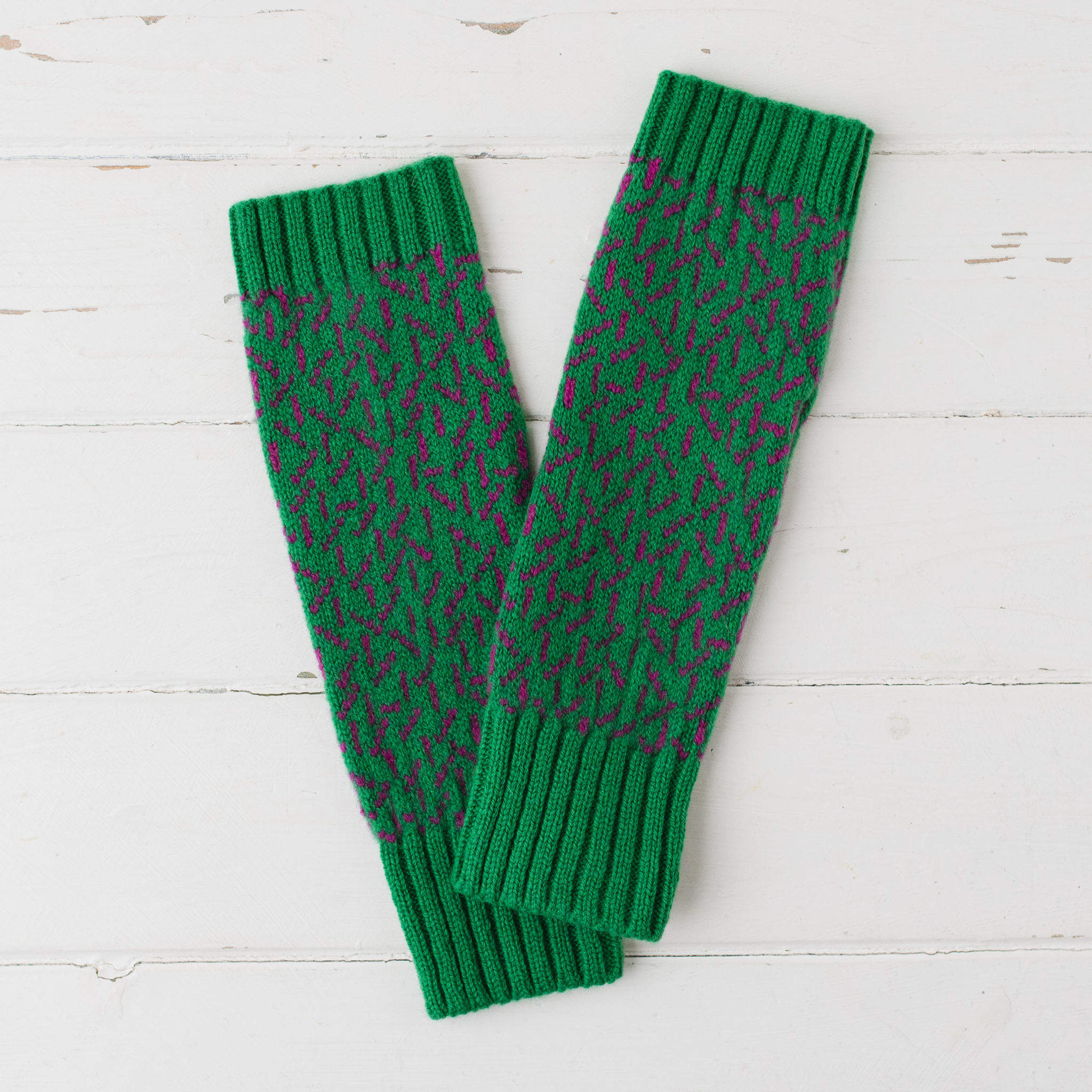 Scatter wrist warmers - billiard green and honesty