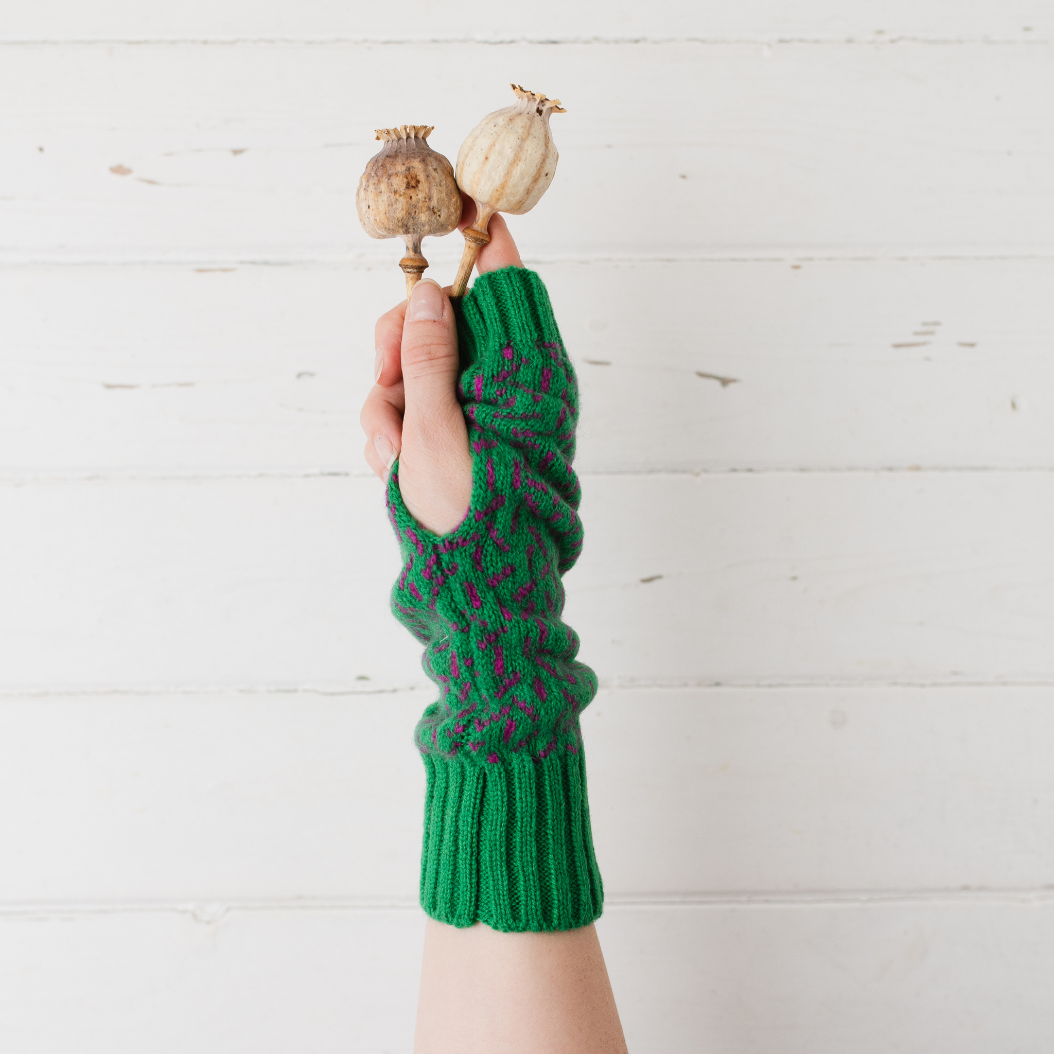 Scatter wrist warmers - billiard green and honesty