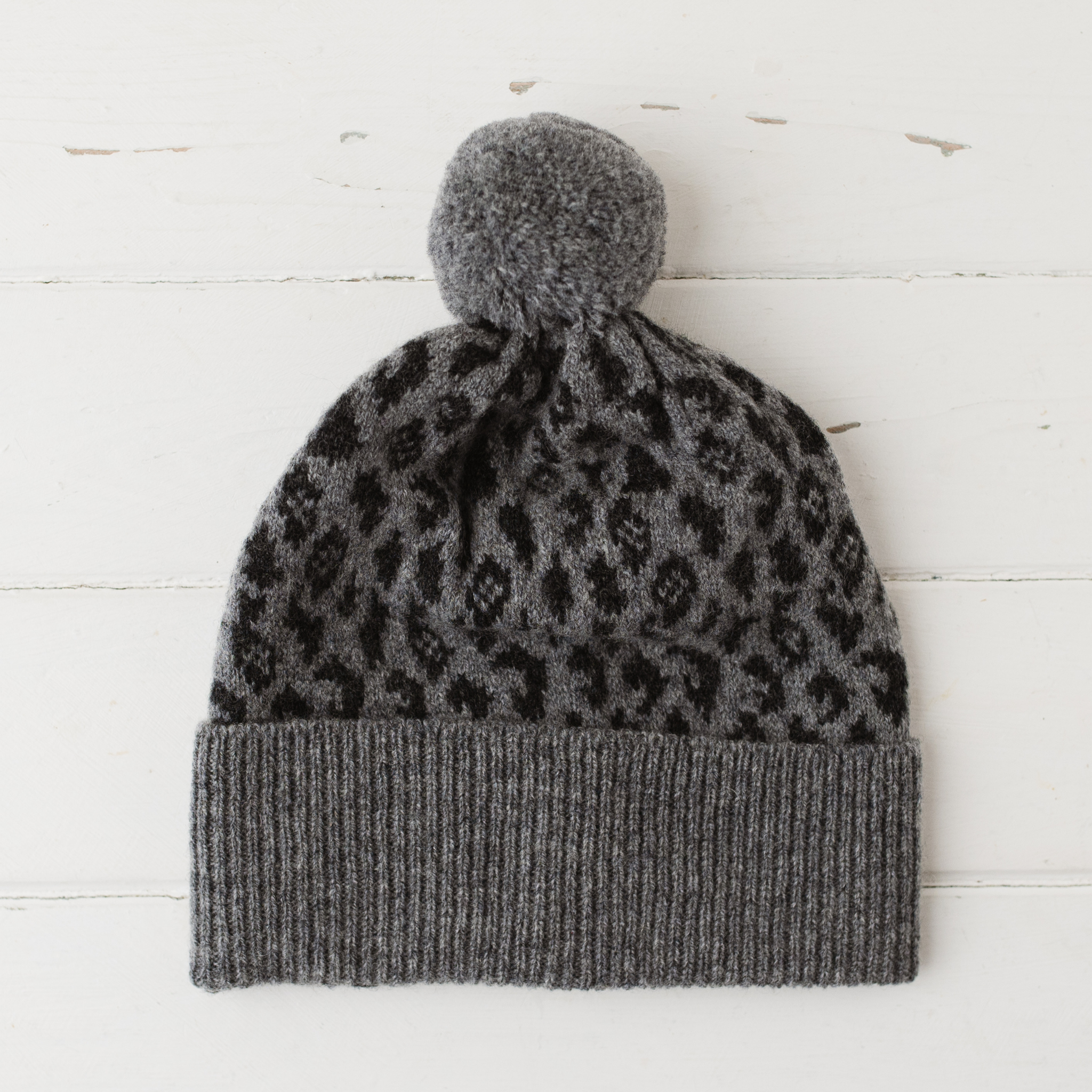 Leopard pom pom hat - grey