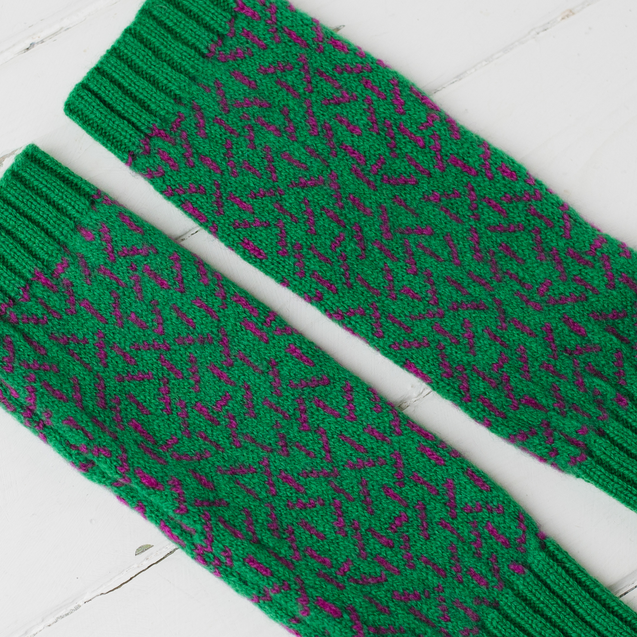 Scatter wrist warmers - billiard green and honesty