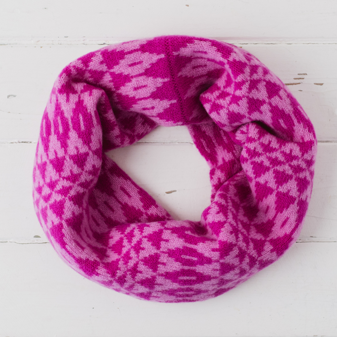 SAMPLE Mirror snood / cowl - honesty and thulian pink