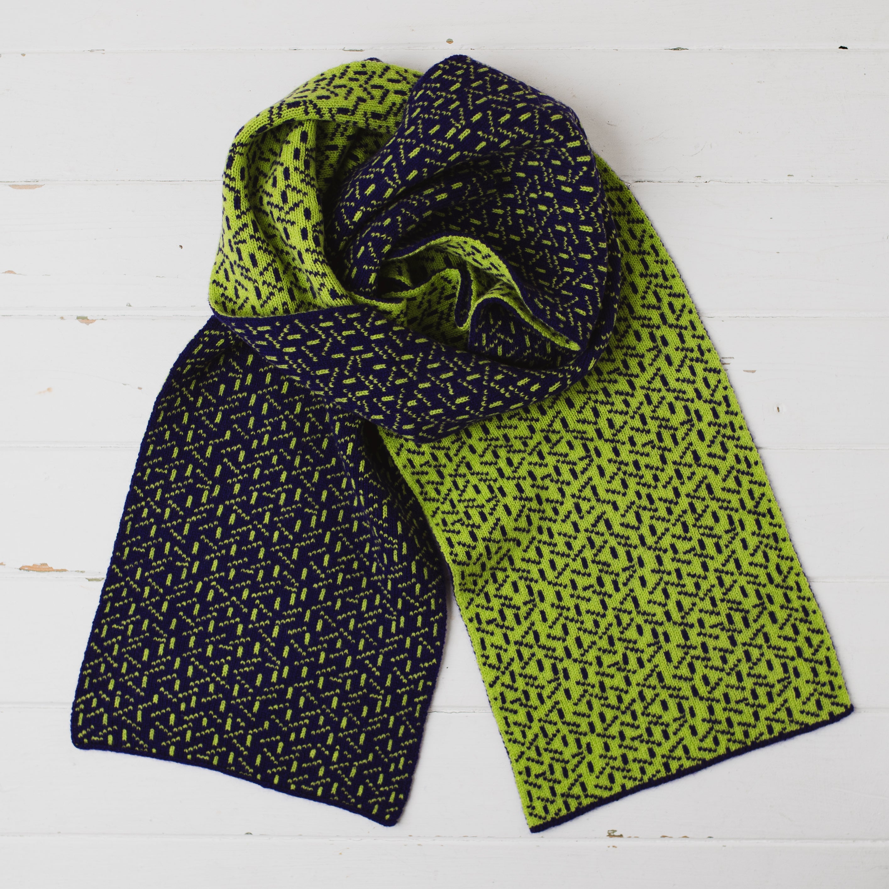 Scatter reversible scarf - nightfall and lime