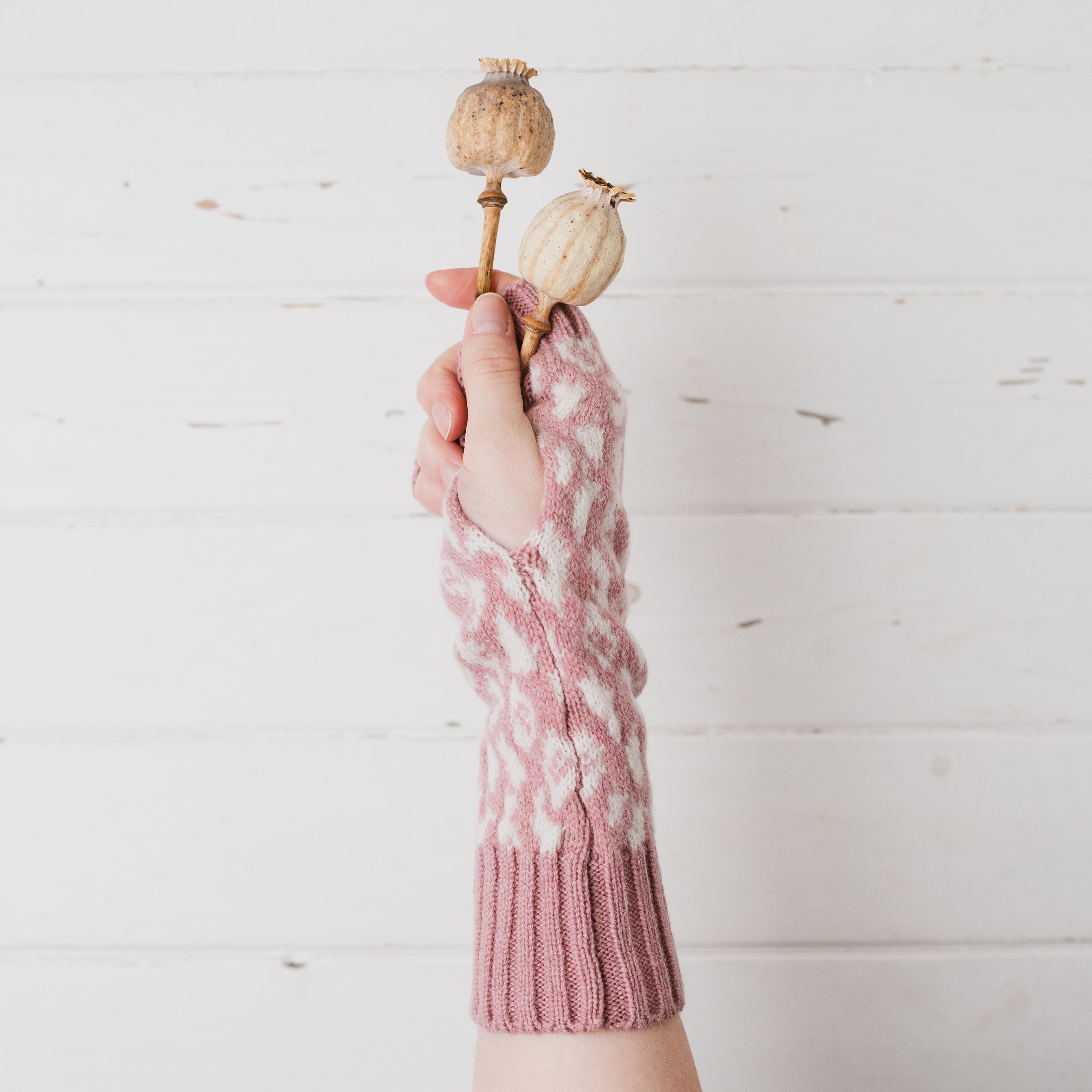 Leopard wrist warmers - calamine pink and white