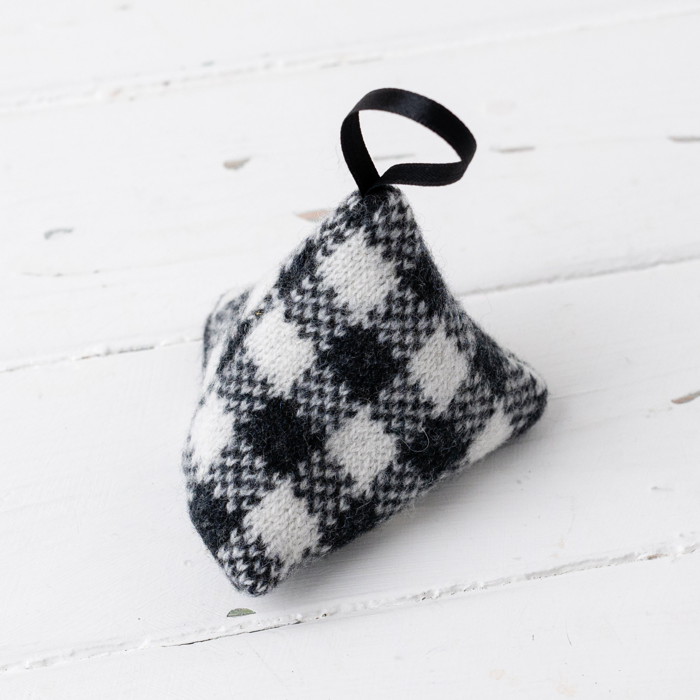 Gingham lavender bag - monochrome (charcoal and ecru)