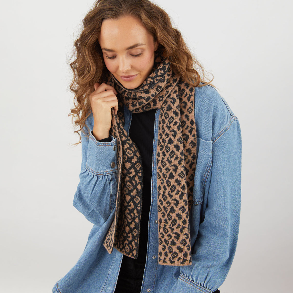 Leopard reversible scarf - camel and charcoal