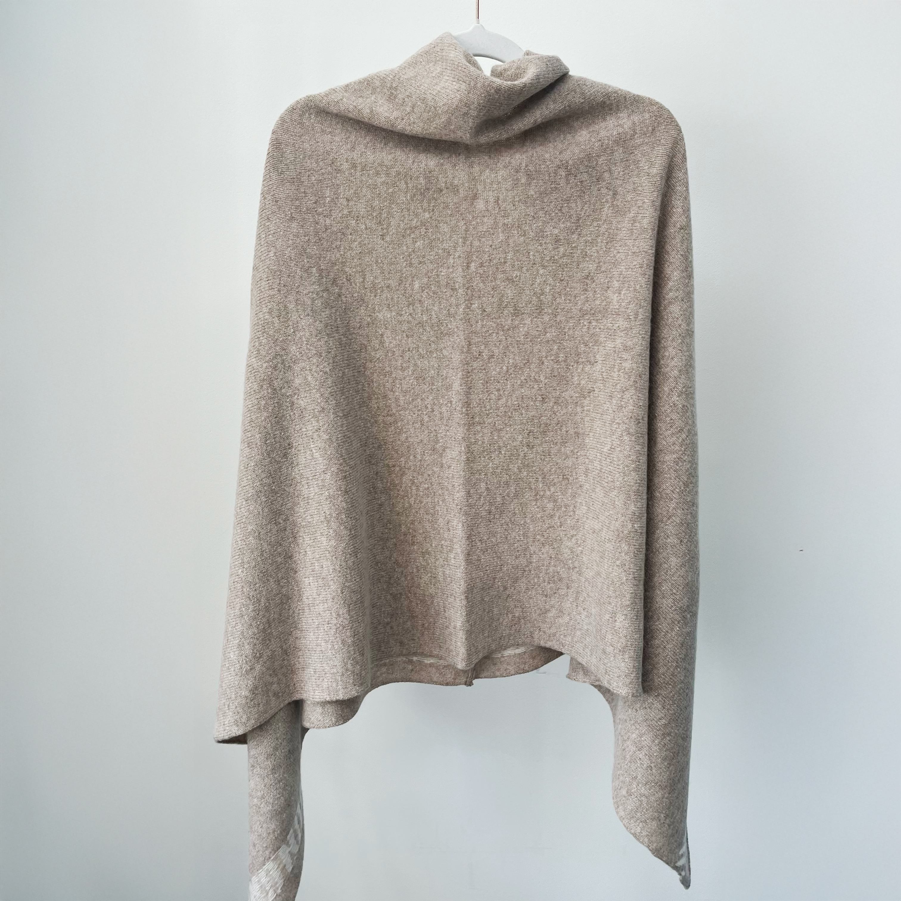 Lambswool knitted poncho - cobble beige and white