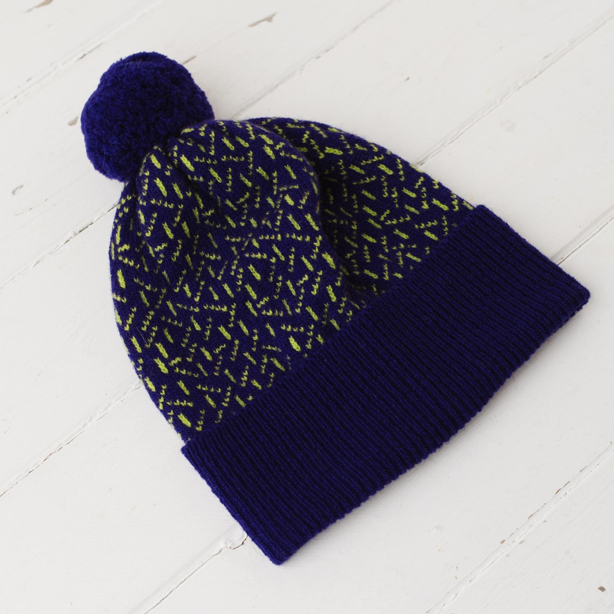 Scatter pom pom hat - nightfall and lime