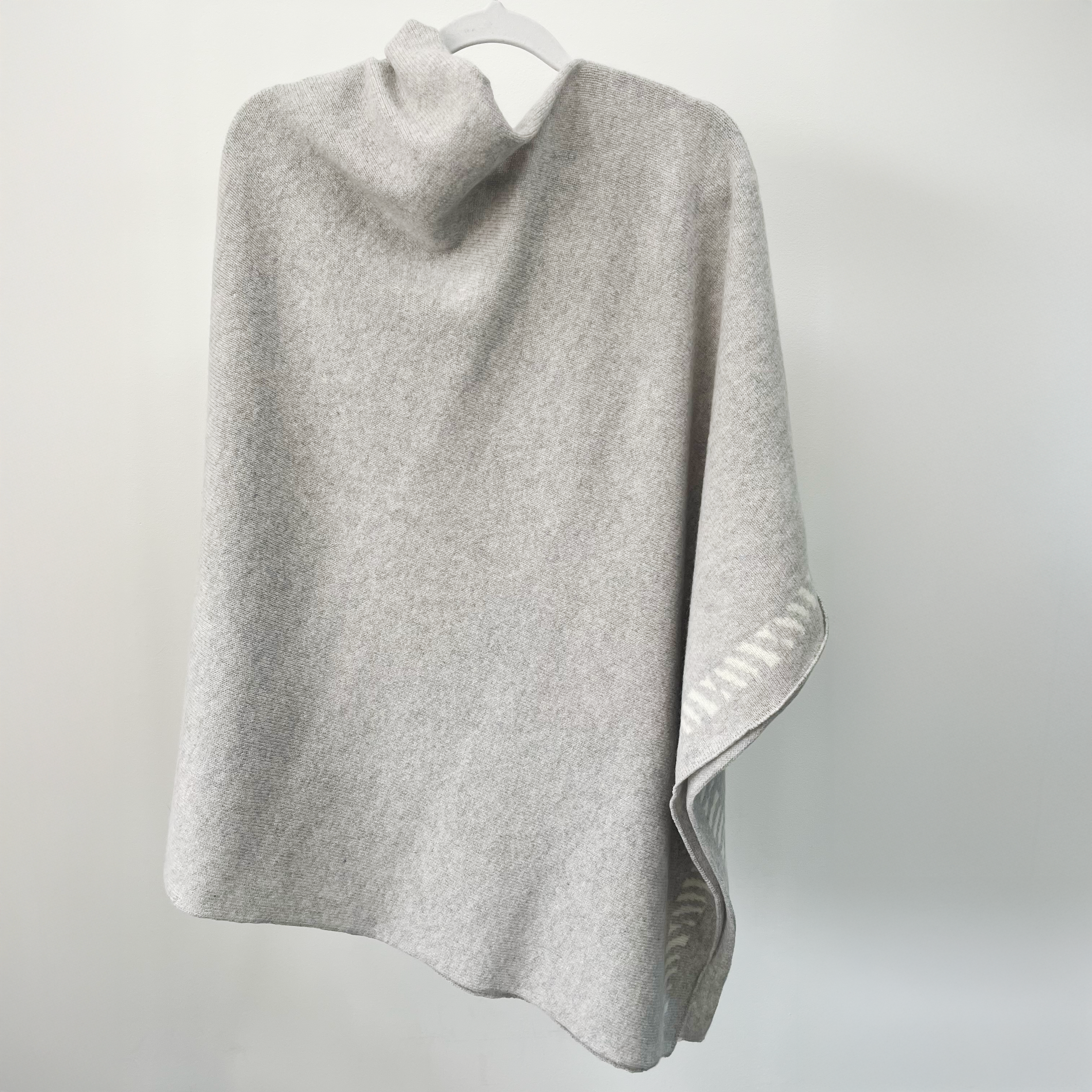 Lambswool knitted poncho - zinc grey and white