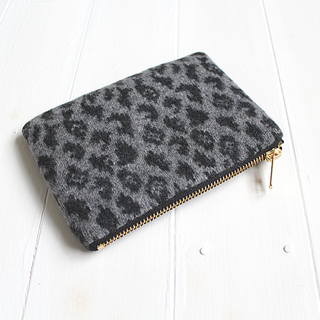 Zip pouch - grey leopard