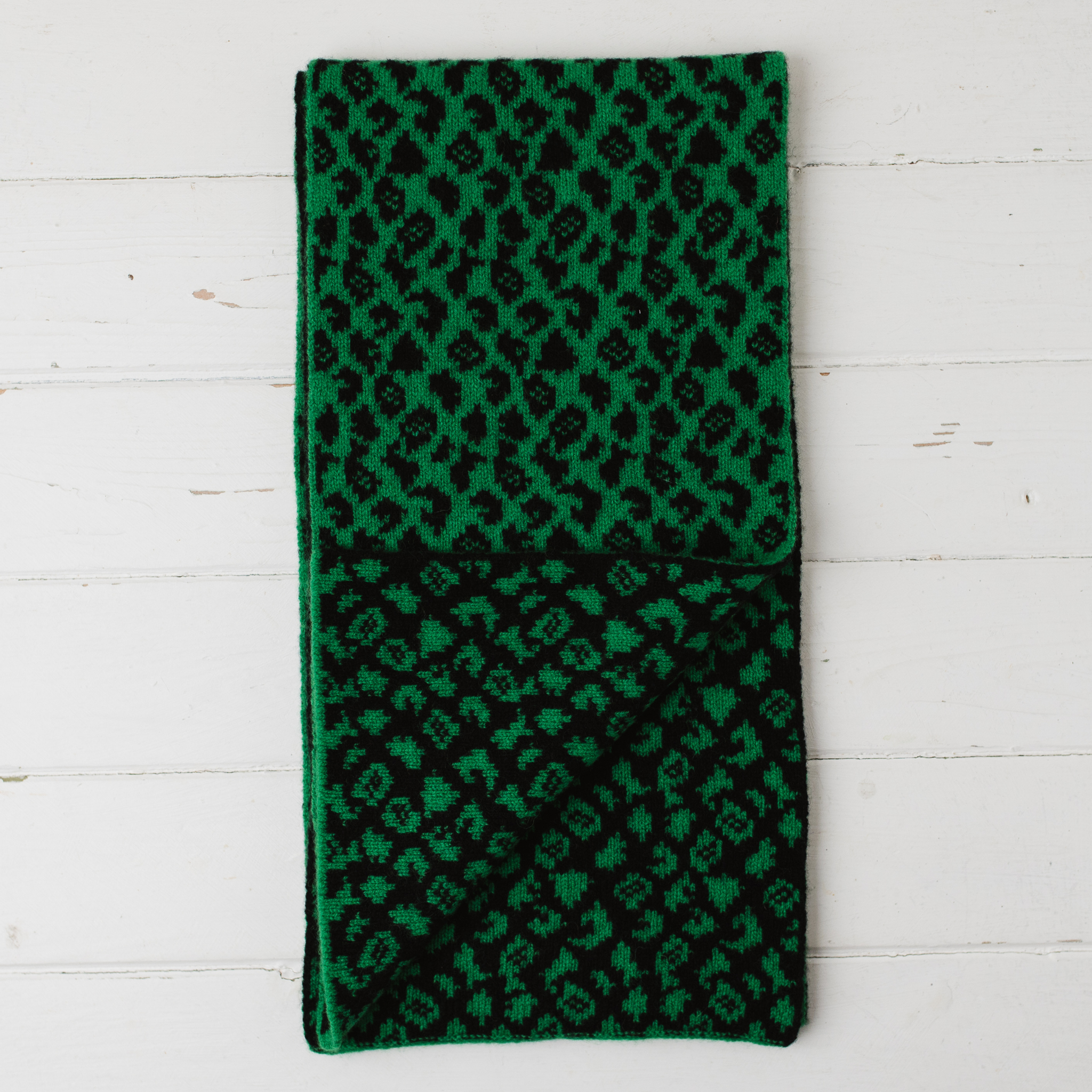 Leopard reversible scarf - billiard green and black