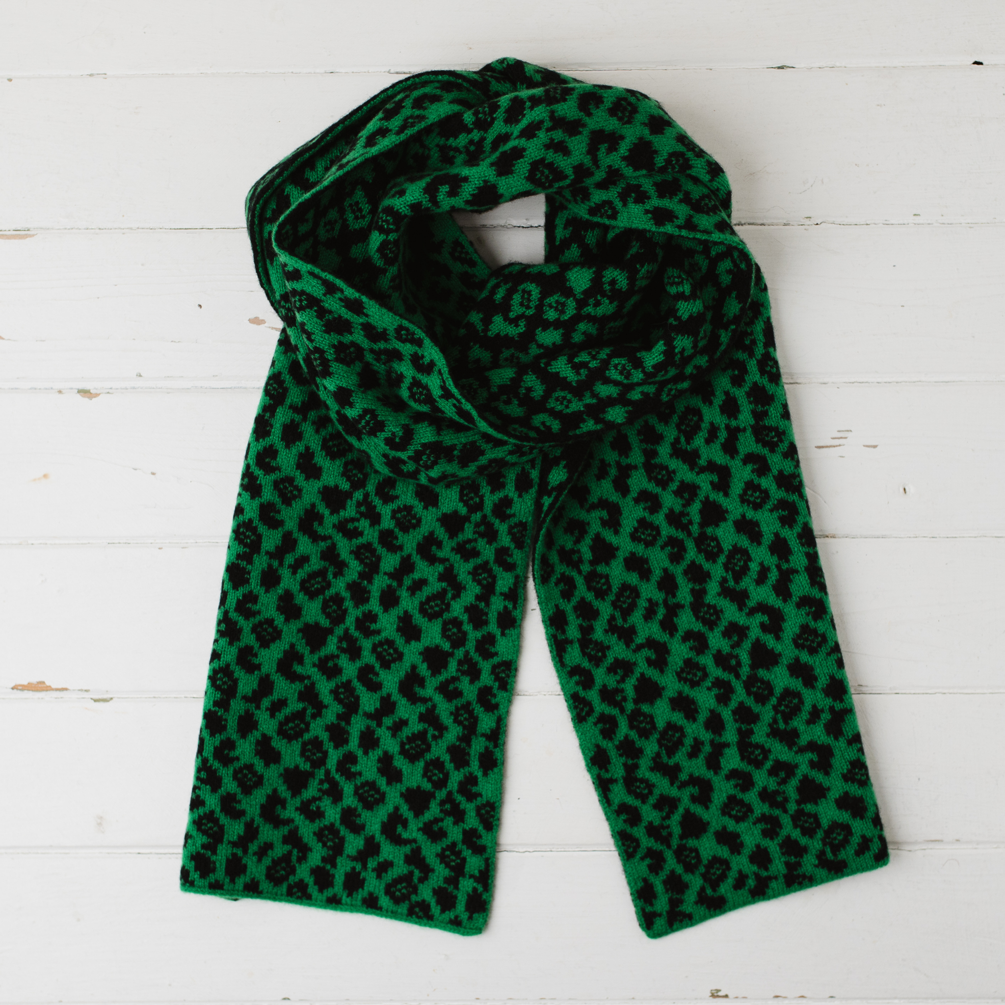 Leopard reversible scarf - billiard green and black