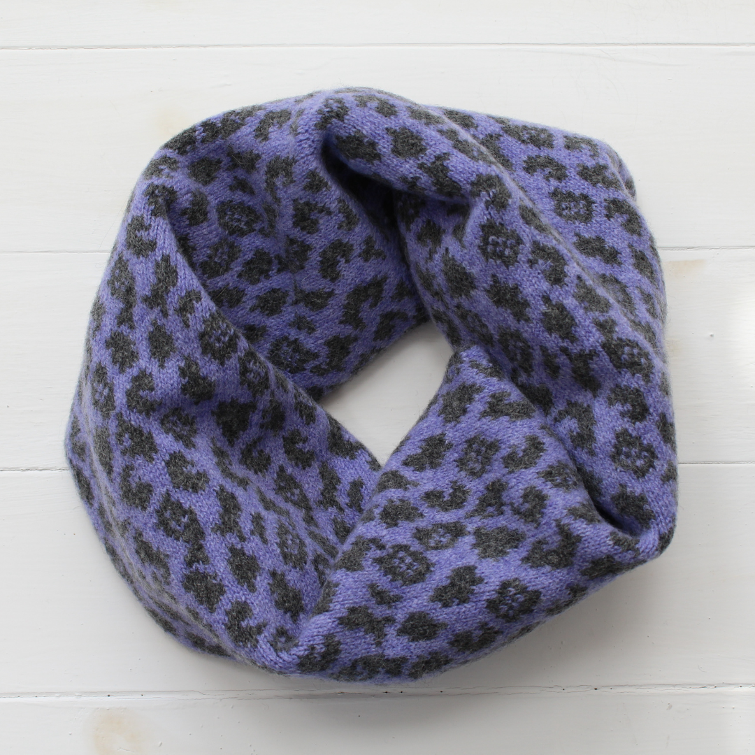 Leopard cowl - water iris and cliff