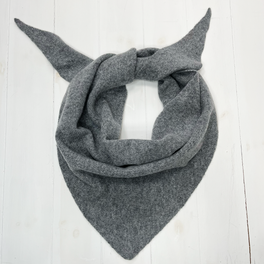 Triangle scarf - grey