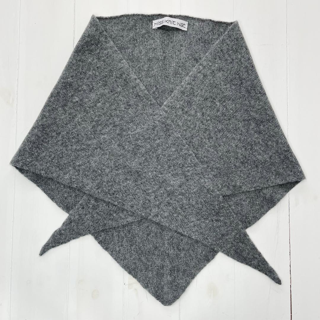 Triangle scarf - grey