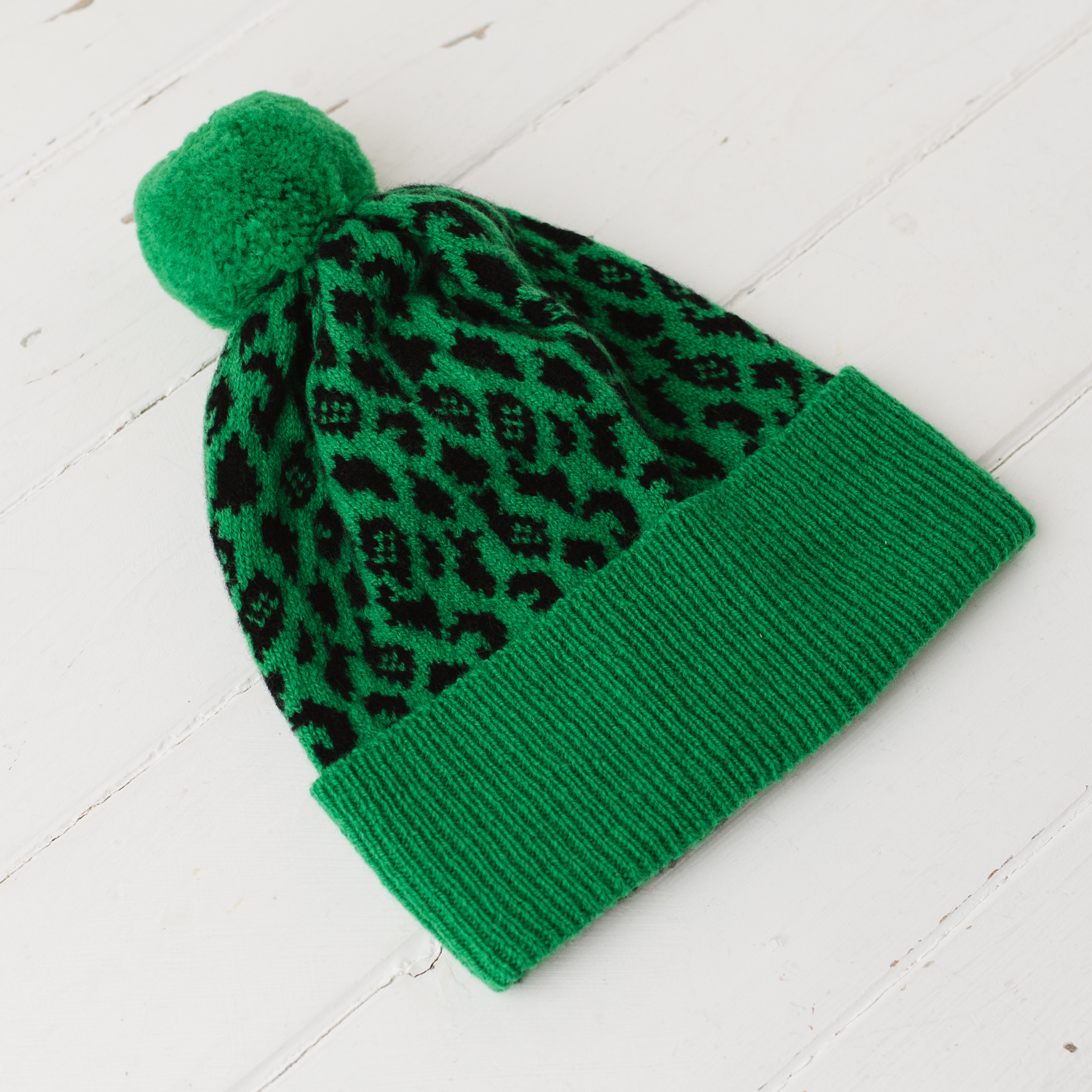 Leopard pom pom hat - billiard green and black