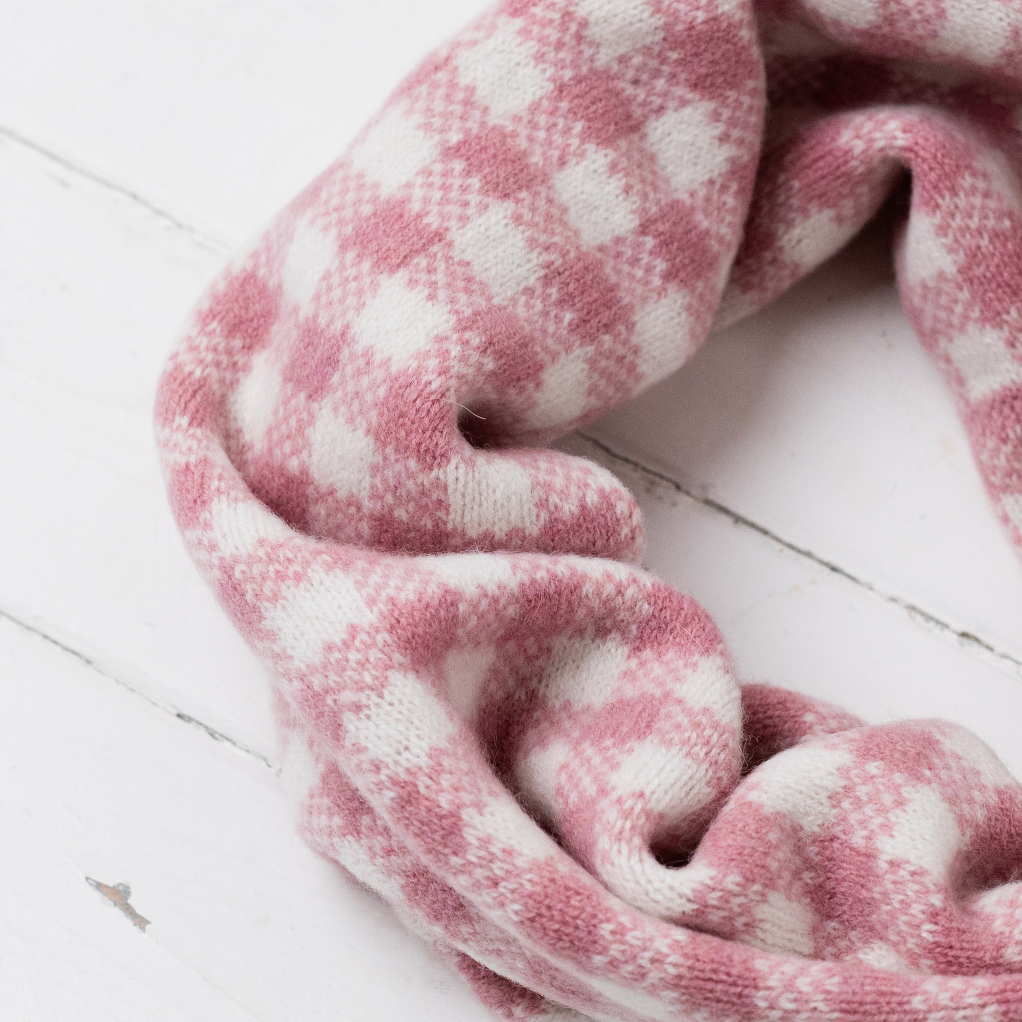 Gingham cowl - pink and white