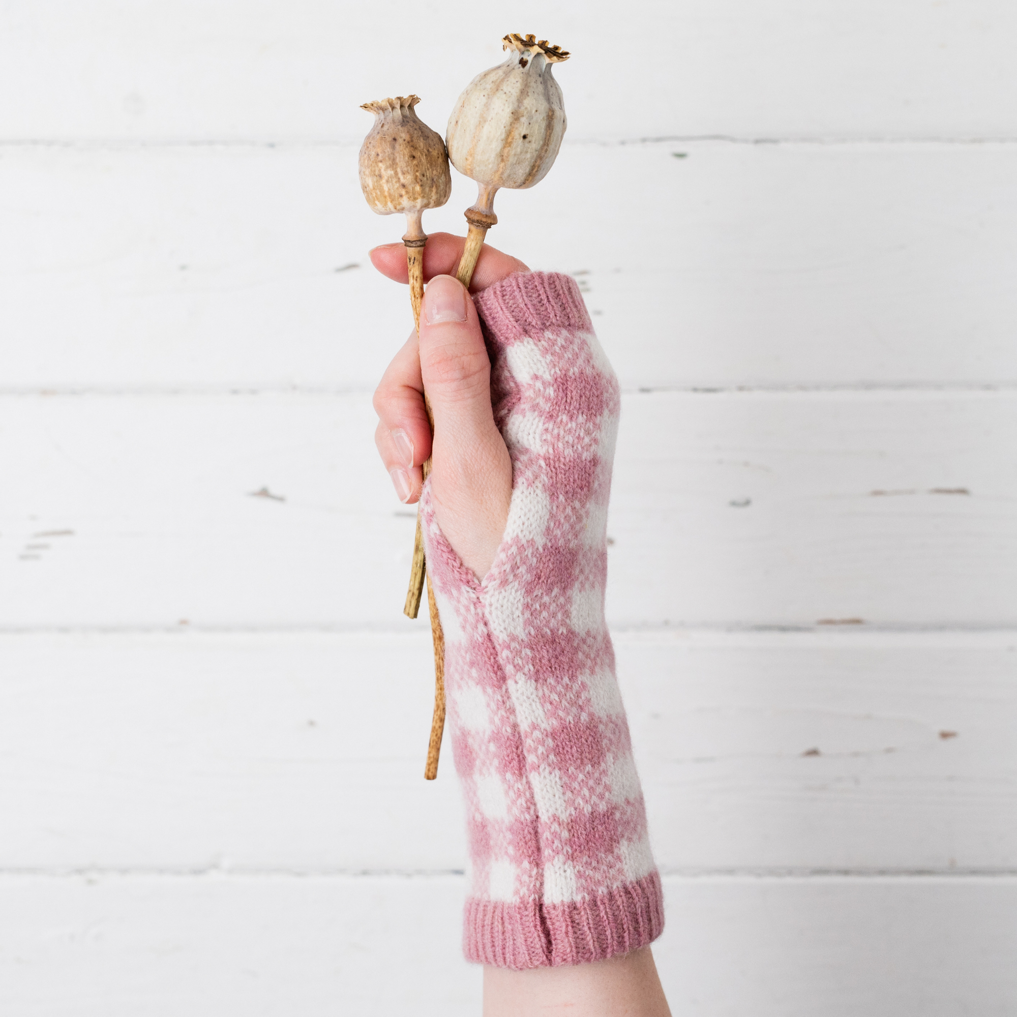 Gingham wrist warmers - pink and white