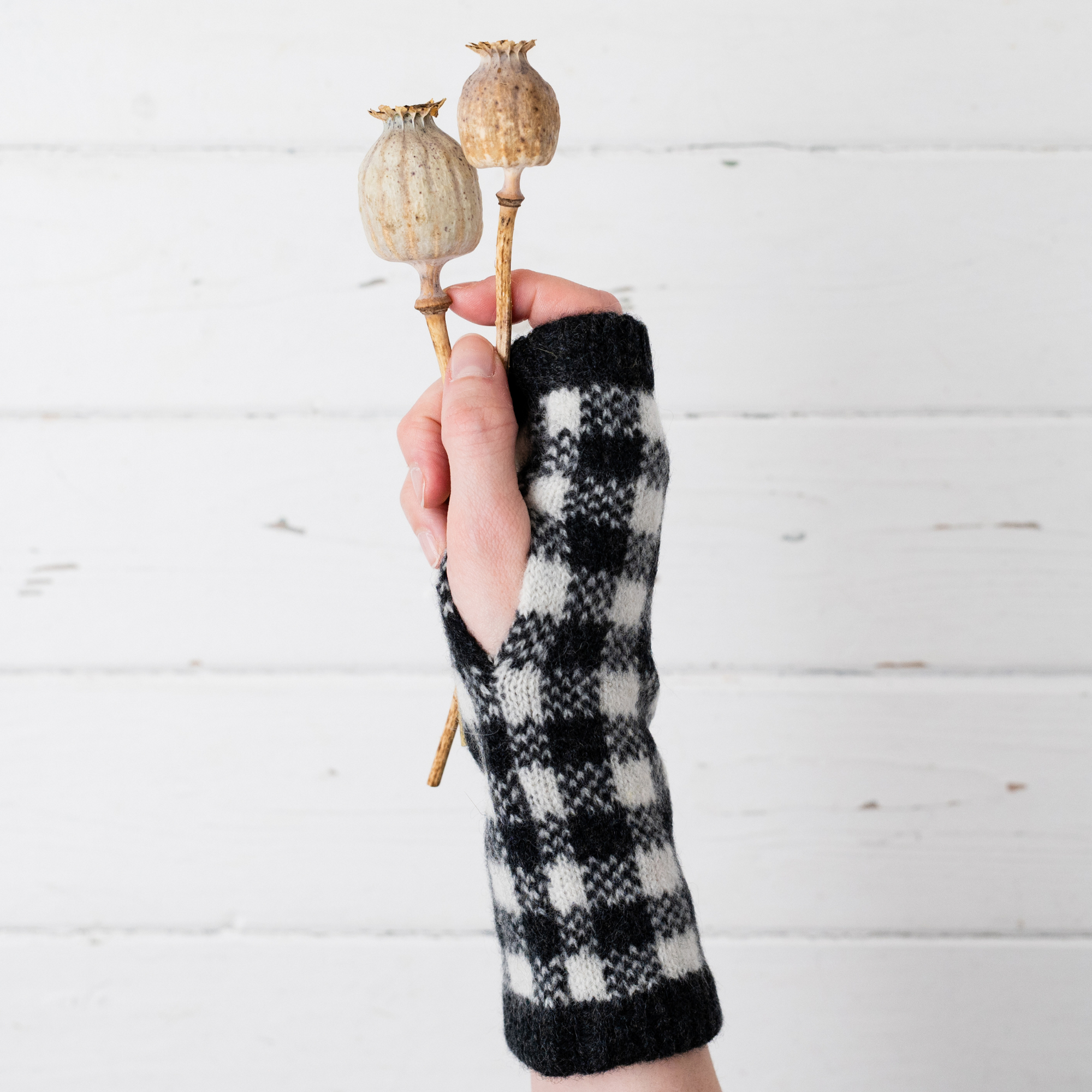 Gingham wrist warmers - monochrome