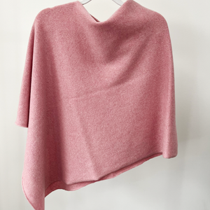 Lambswool knitted poncho - calamine pink