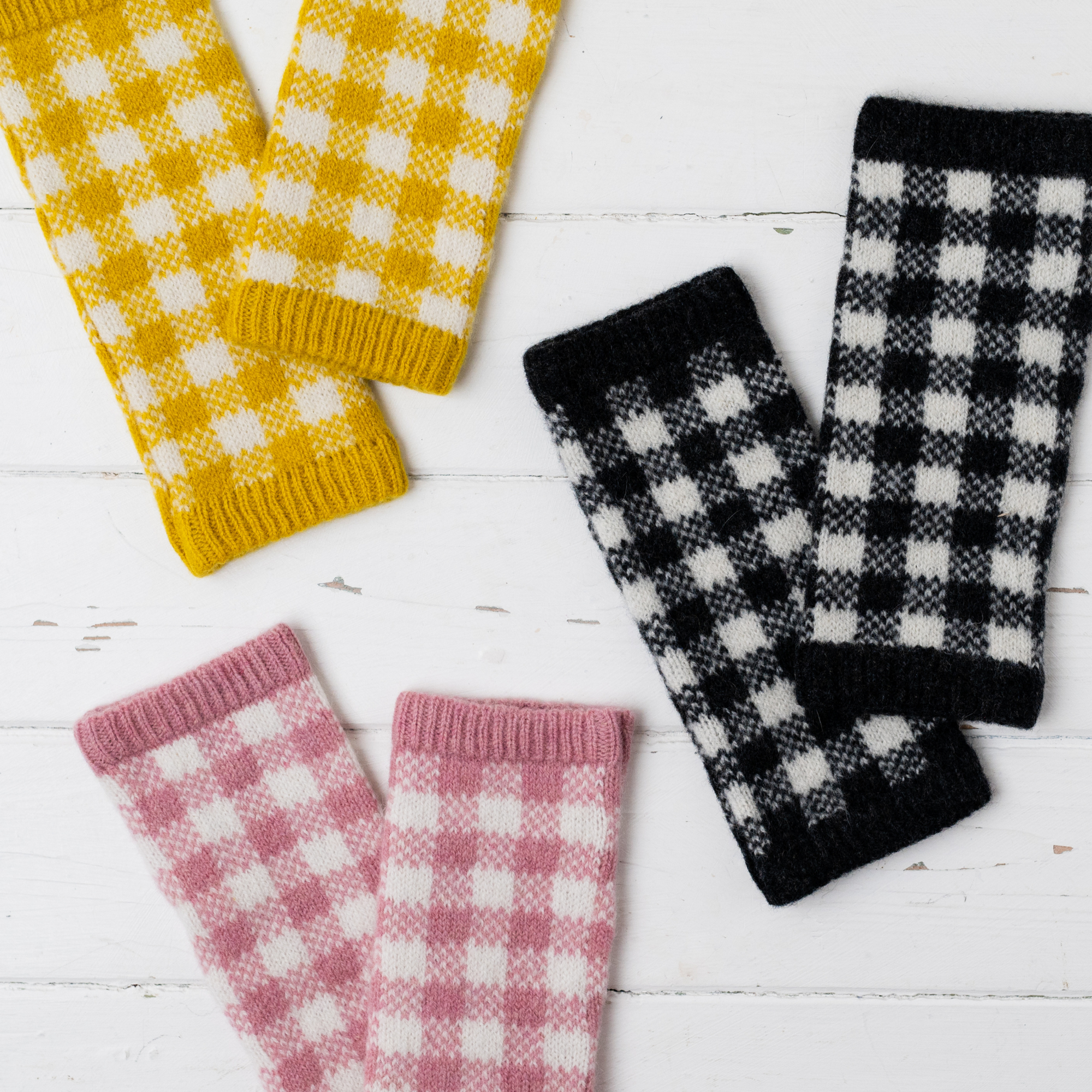 Gingham wrist warmers - monochrome