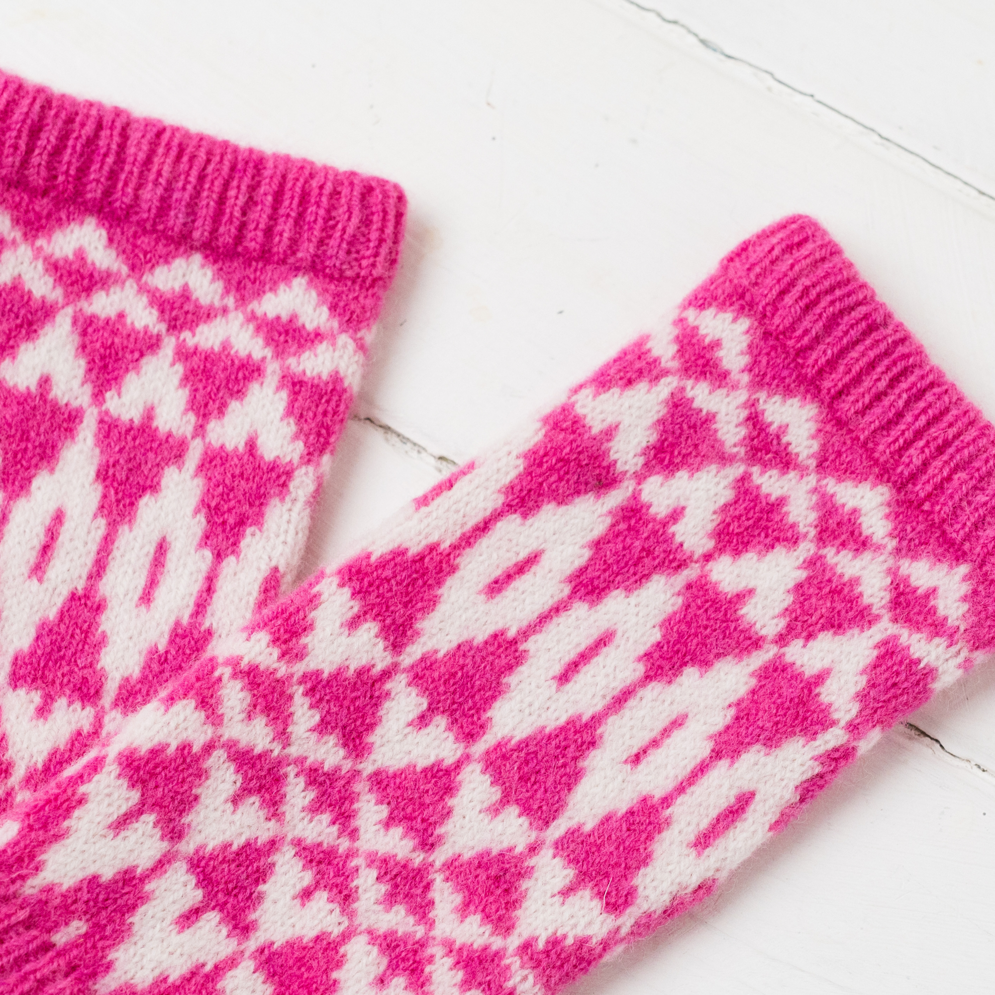 Mirror wrist warmers - bubblegum pink and white