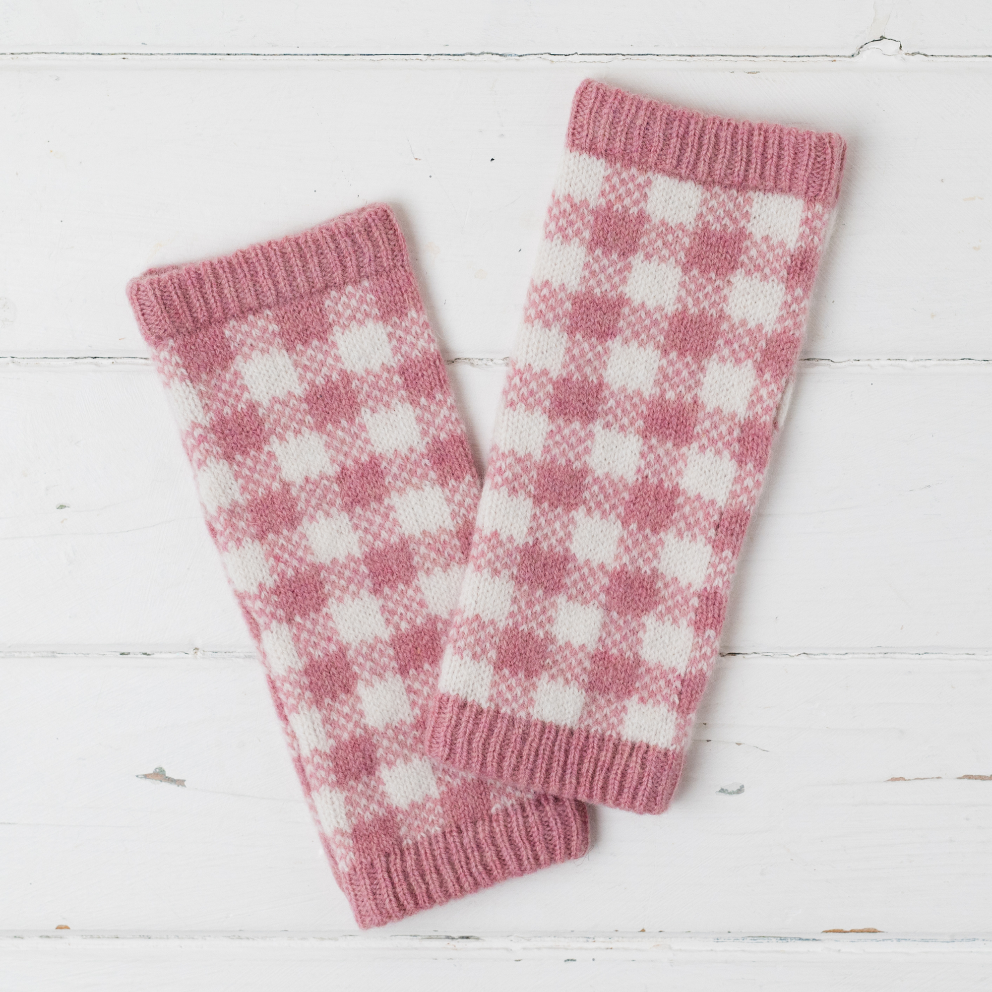 Gingham wrist warmers - pink and white