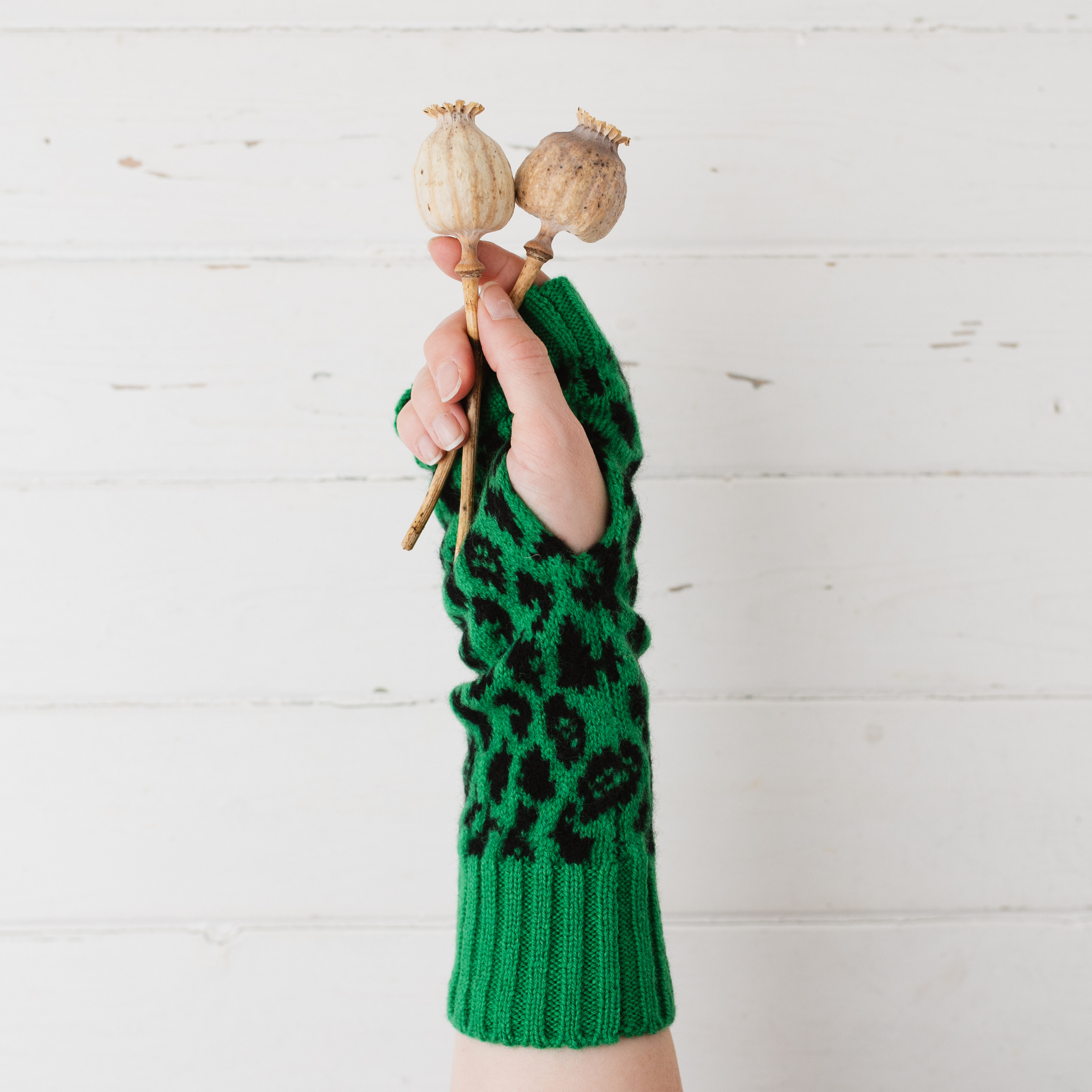 Leopard wrist warmers - billiard green and black