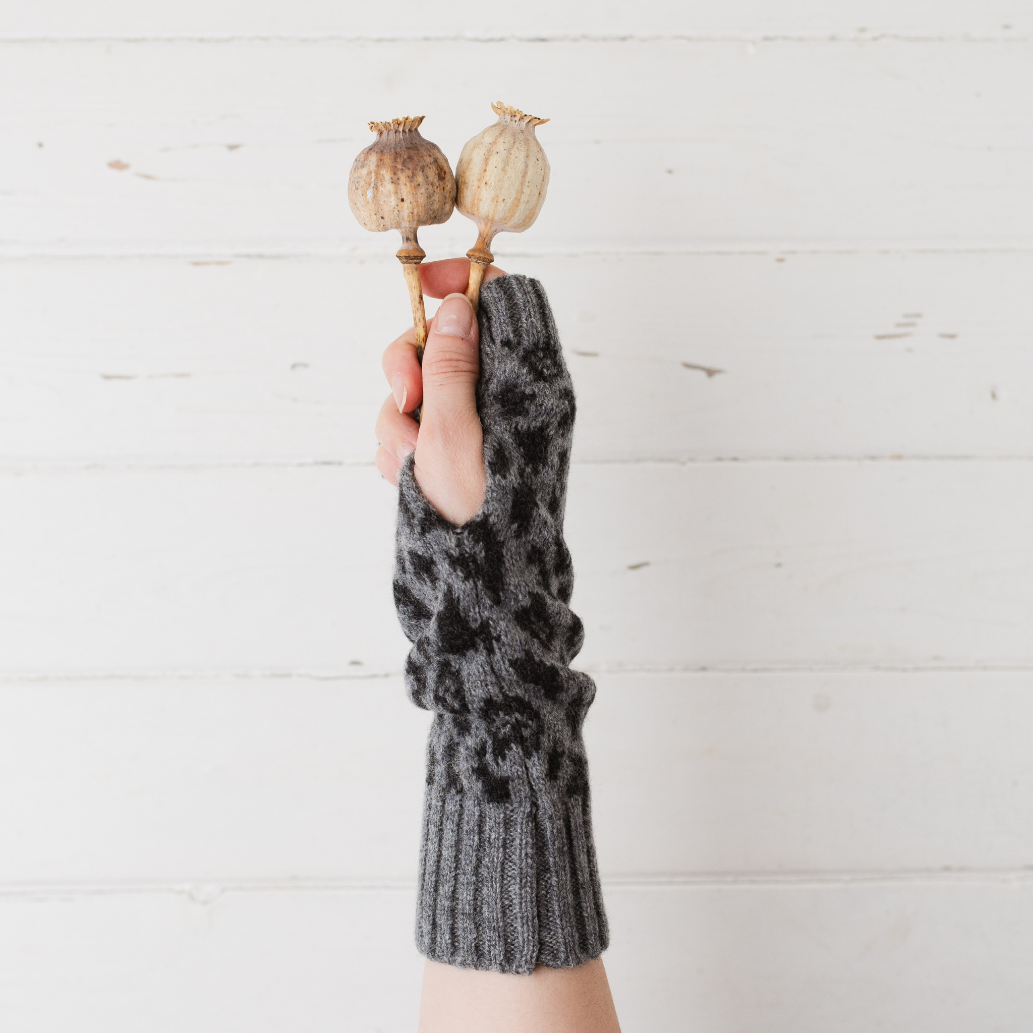 Leopard wrist warmers - grey and charcoal