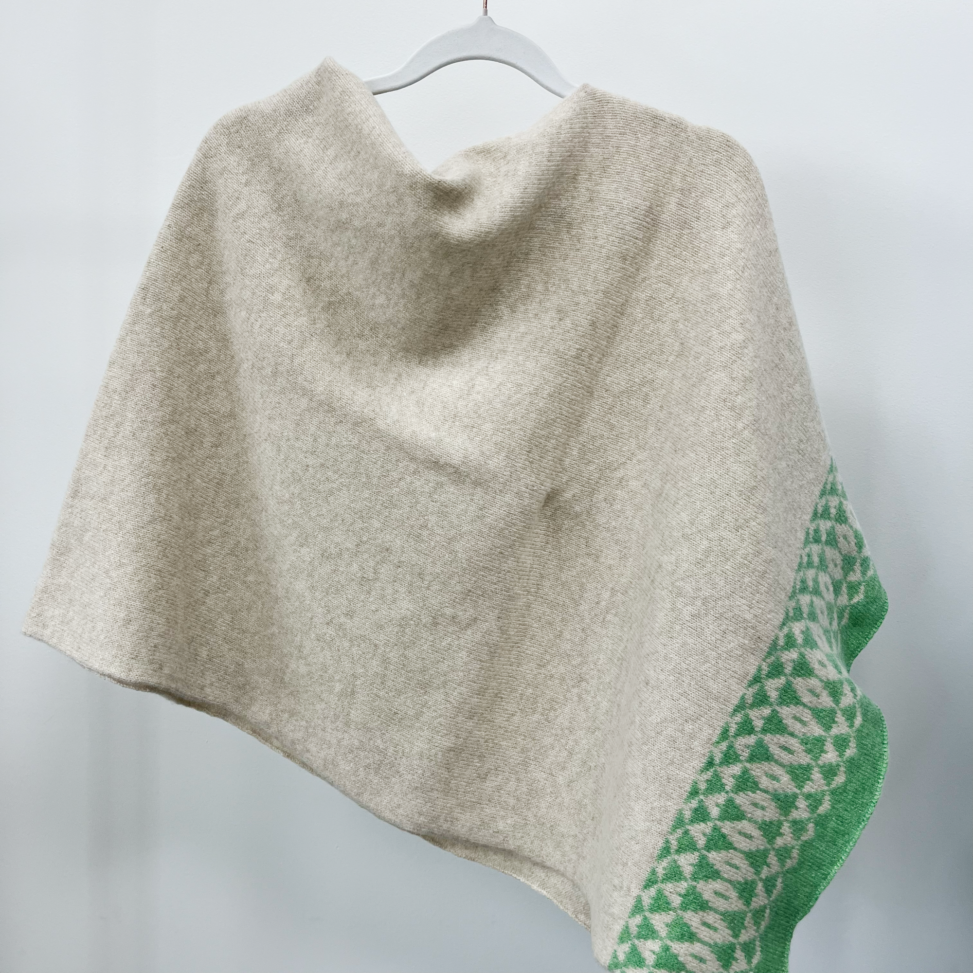 Mirror knitted poncho - springtime and linen