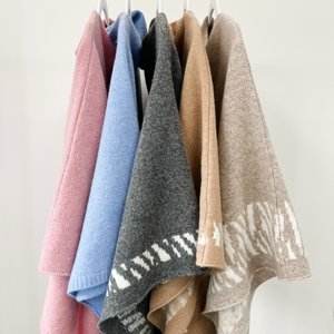 Lambswool knitted poncho - calamine pink