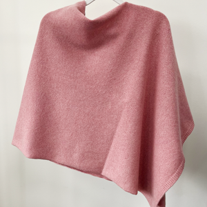 Lambswool knitted poncho - calamine pink