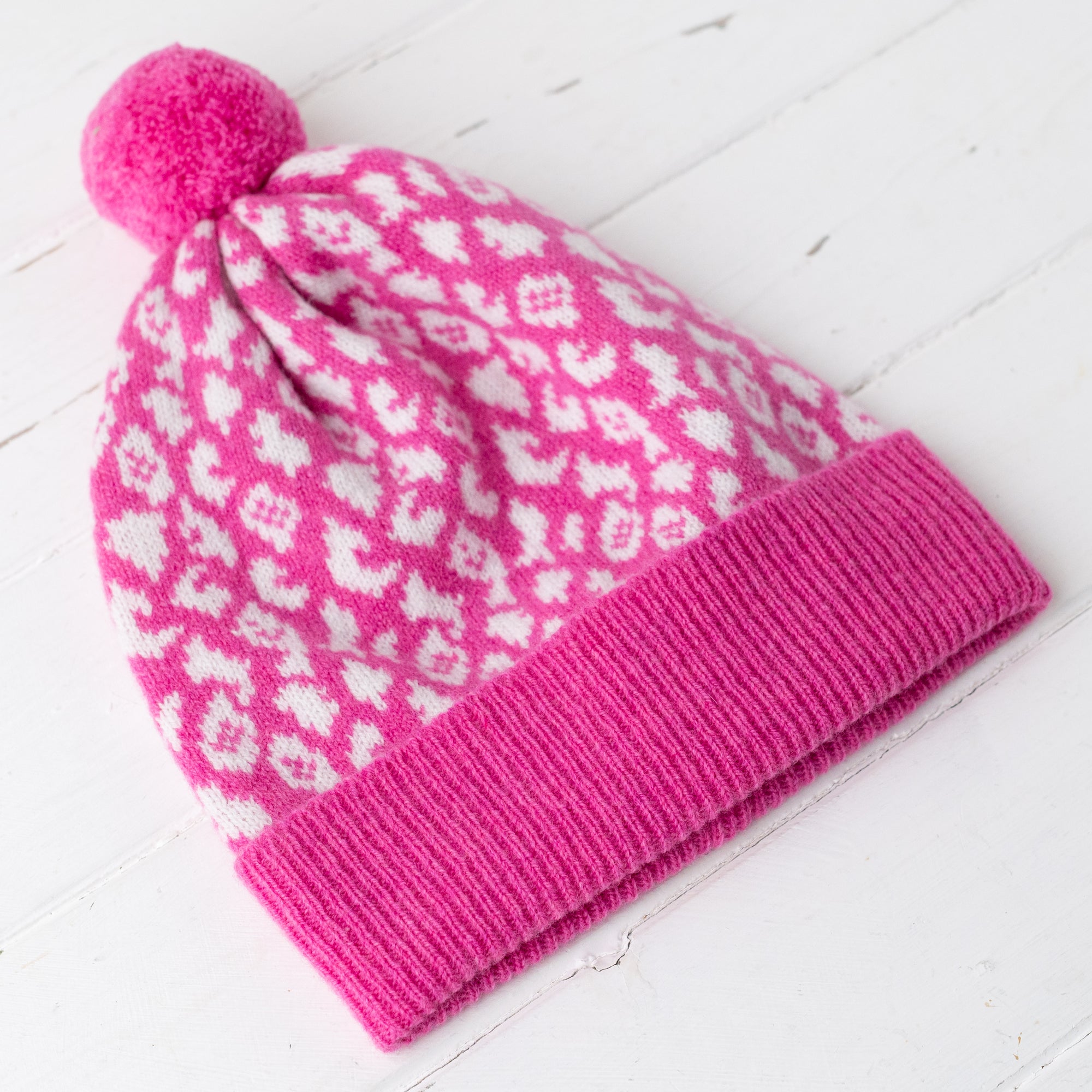 Leopard pom pom hat - bubblegum pink