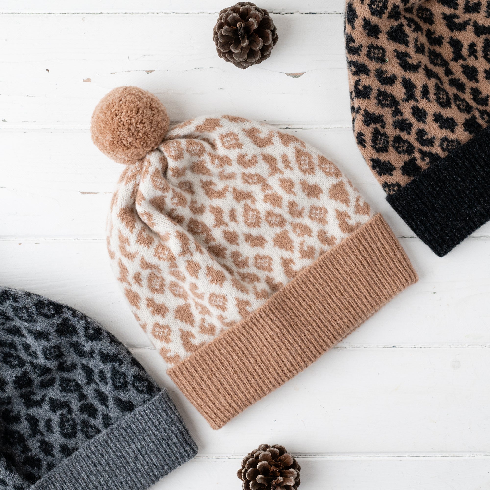 Leopard pom pom hat - camel