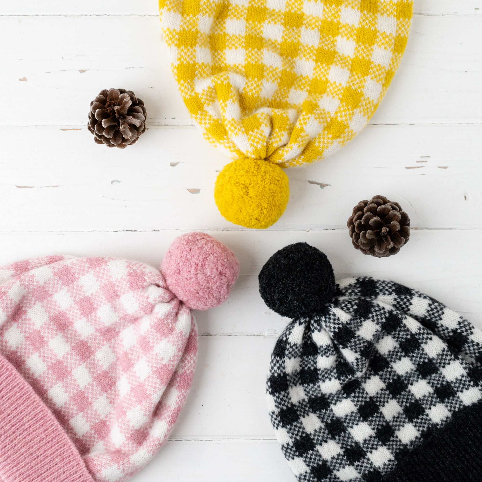 Gingham pom pom hat - pink and white