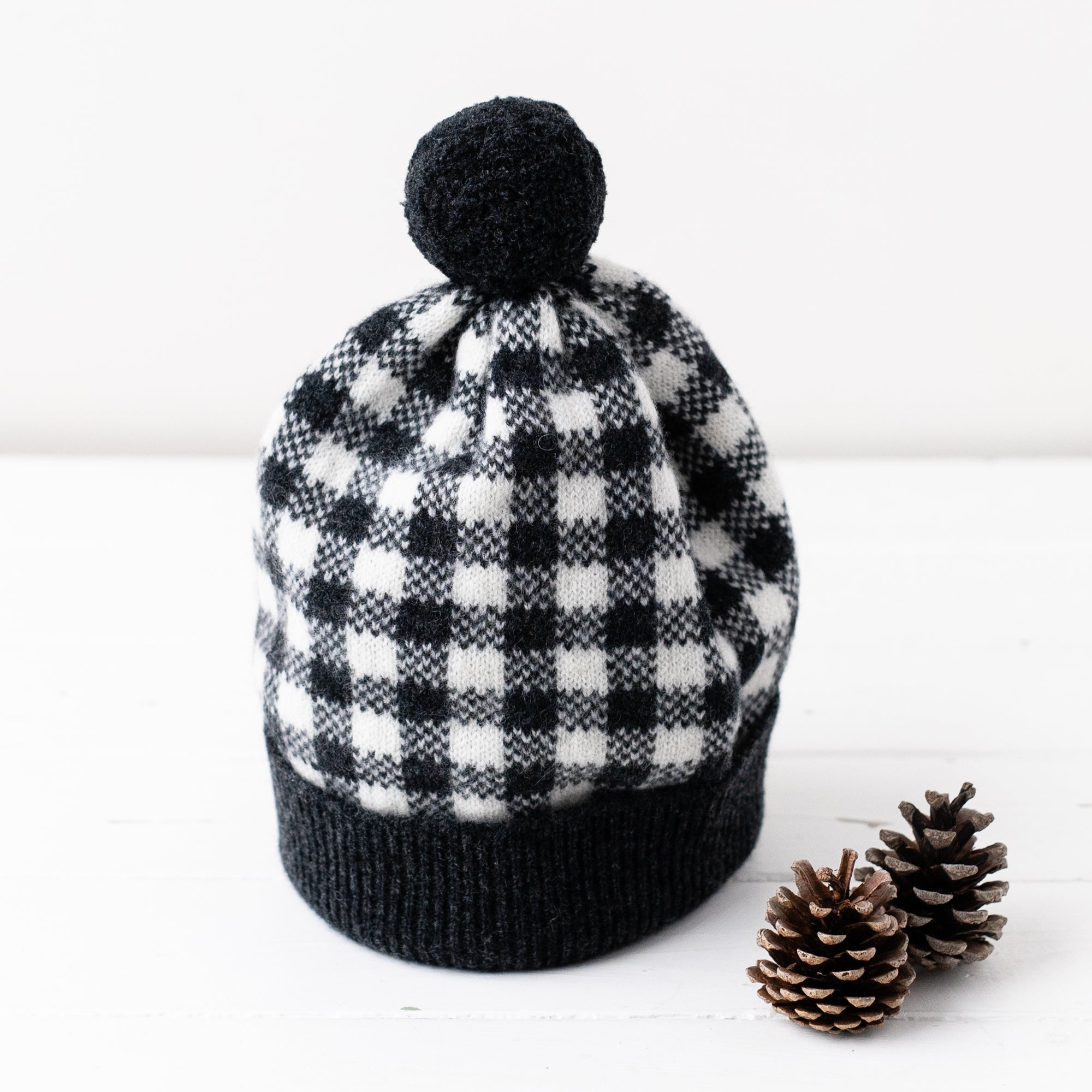 Gingham pom pom hat - monochrome