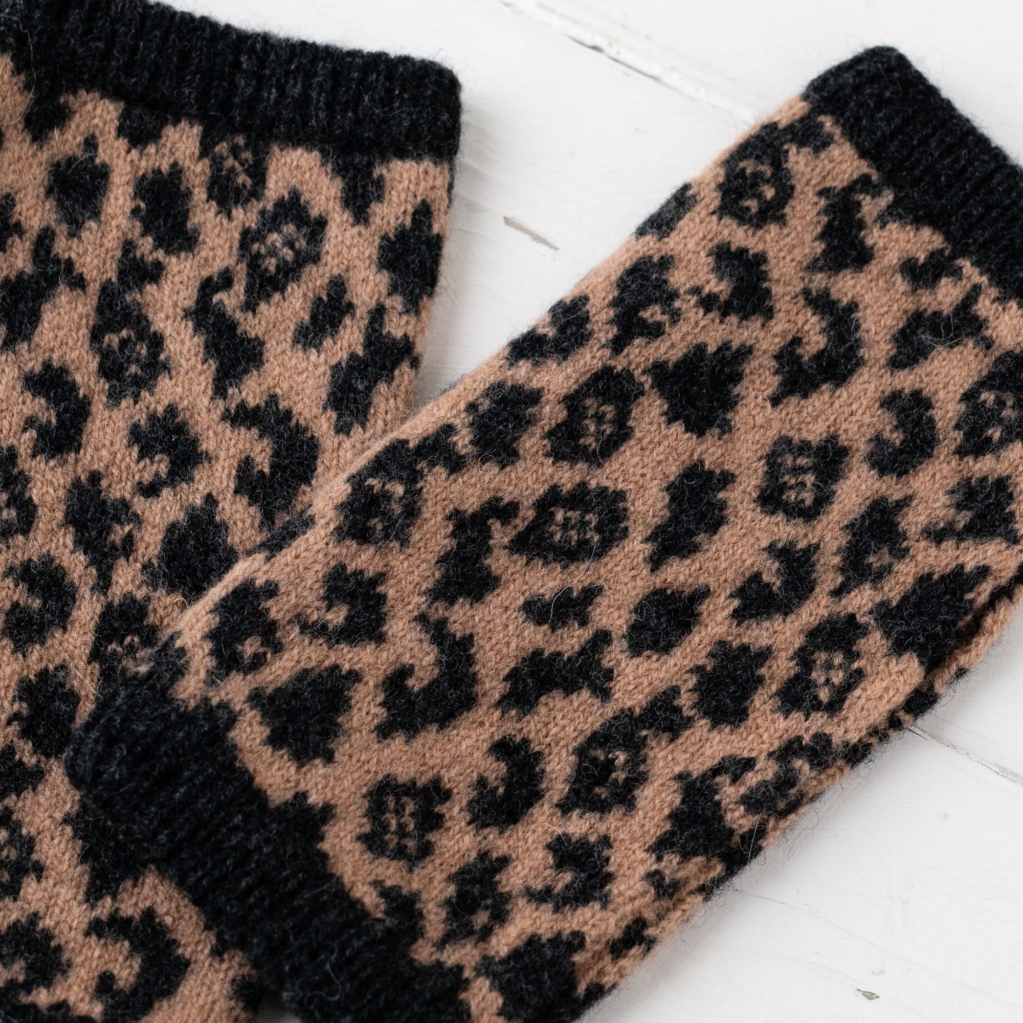 Leopard wrist warmers - camel