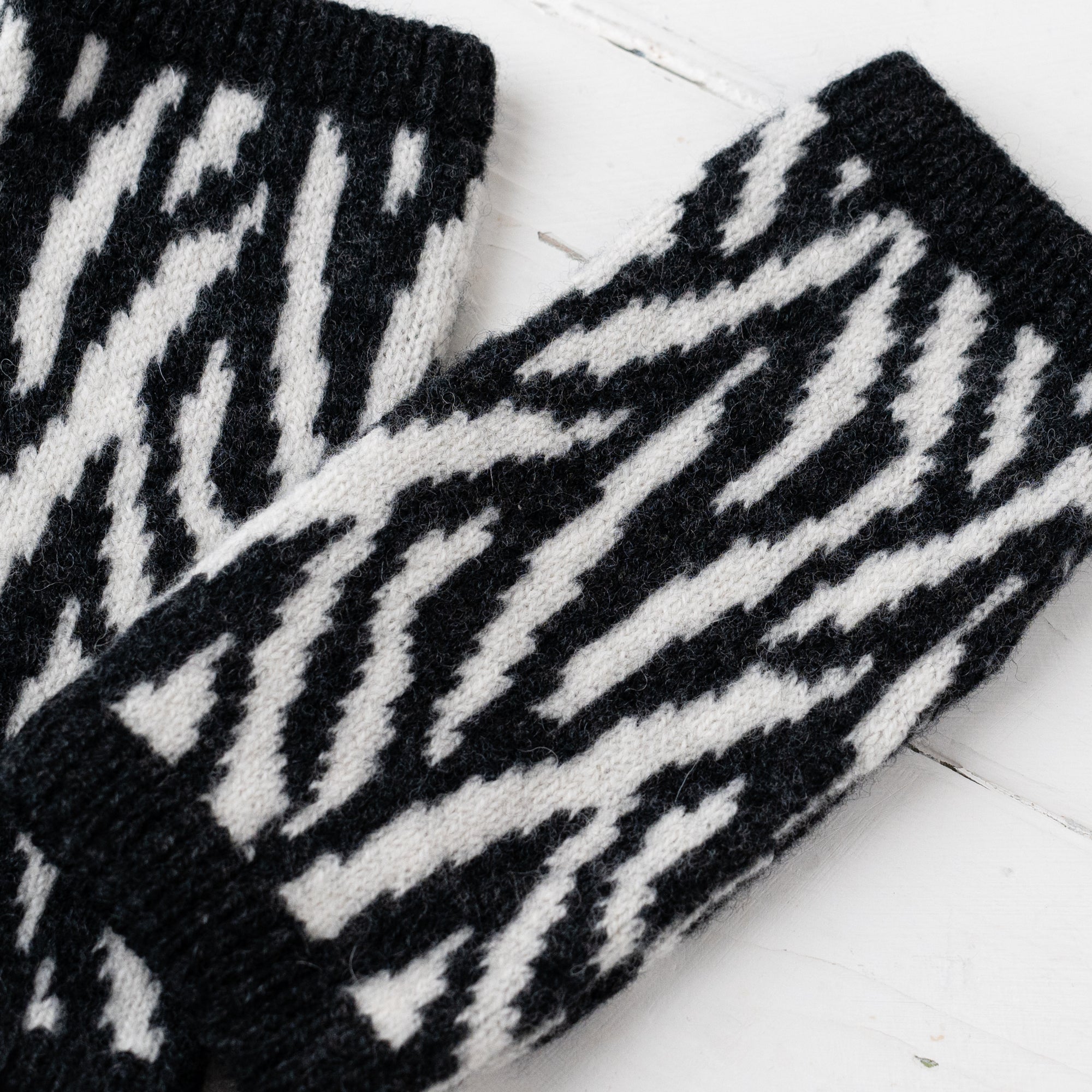 Zebra wrist warmers - monochrome