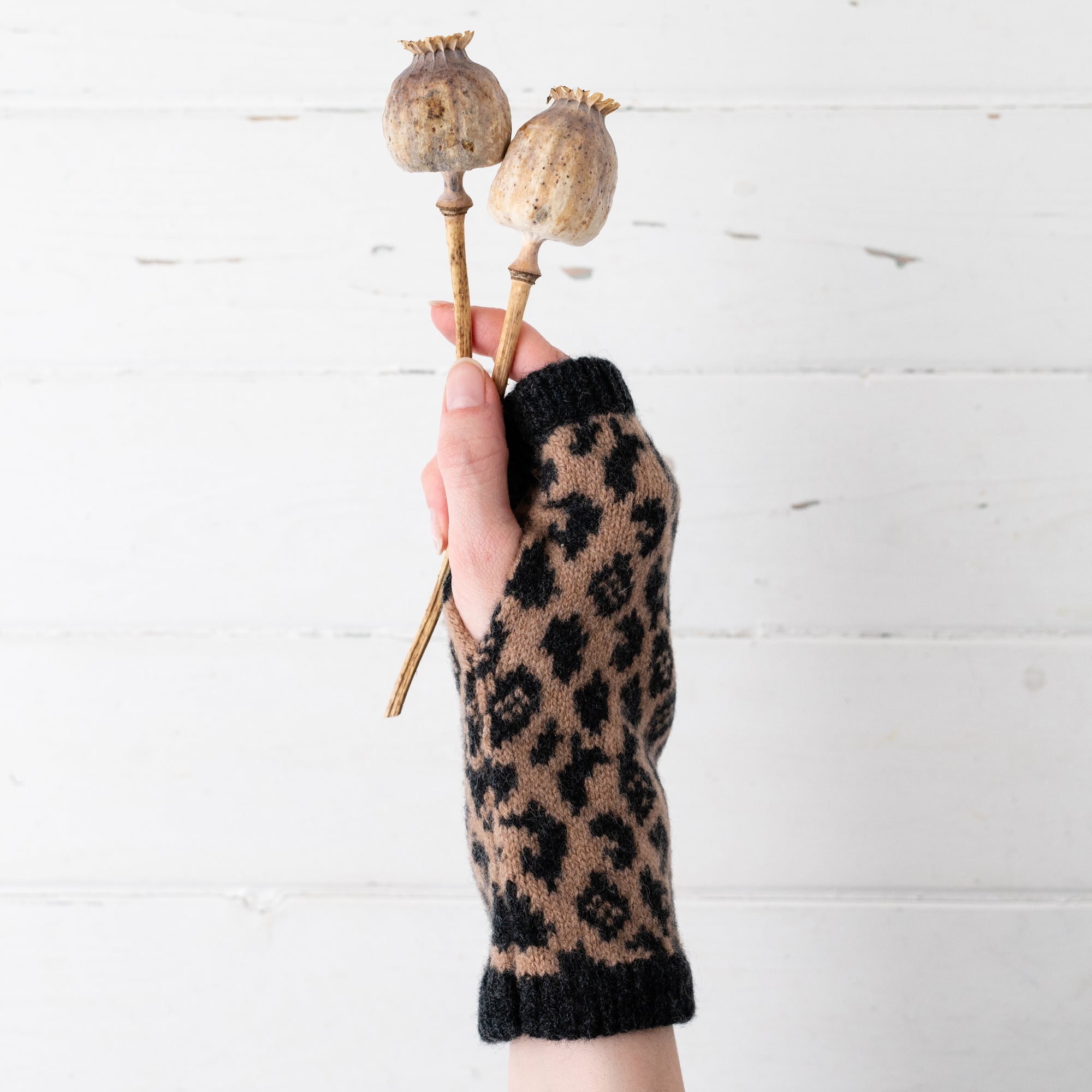 Leopard wrist warmers - camel