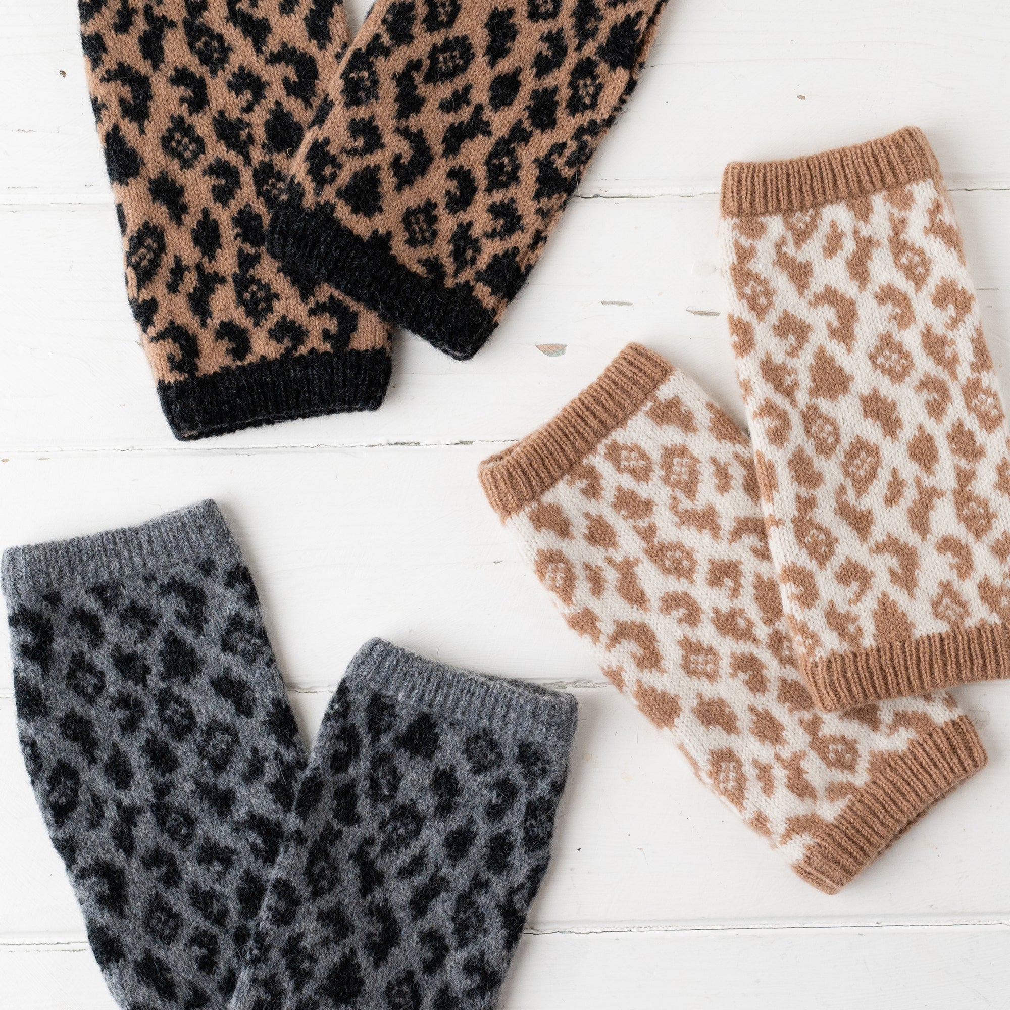 Leopard wrist warmers - camel