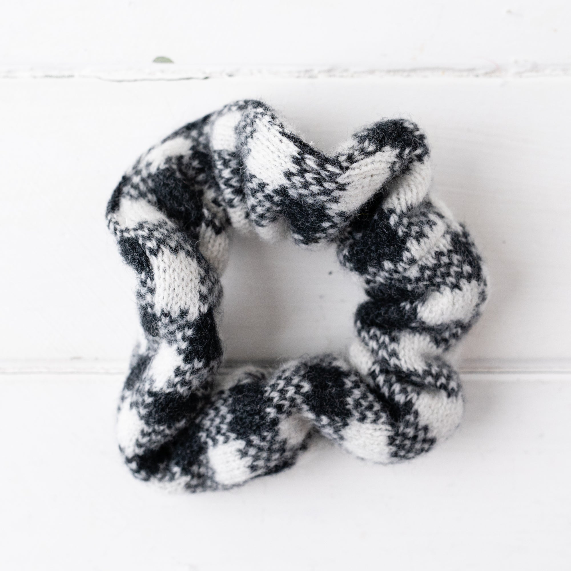 Gingham scrunchie - monochrome (charcoal and ecru)