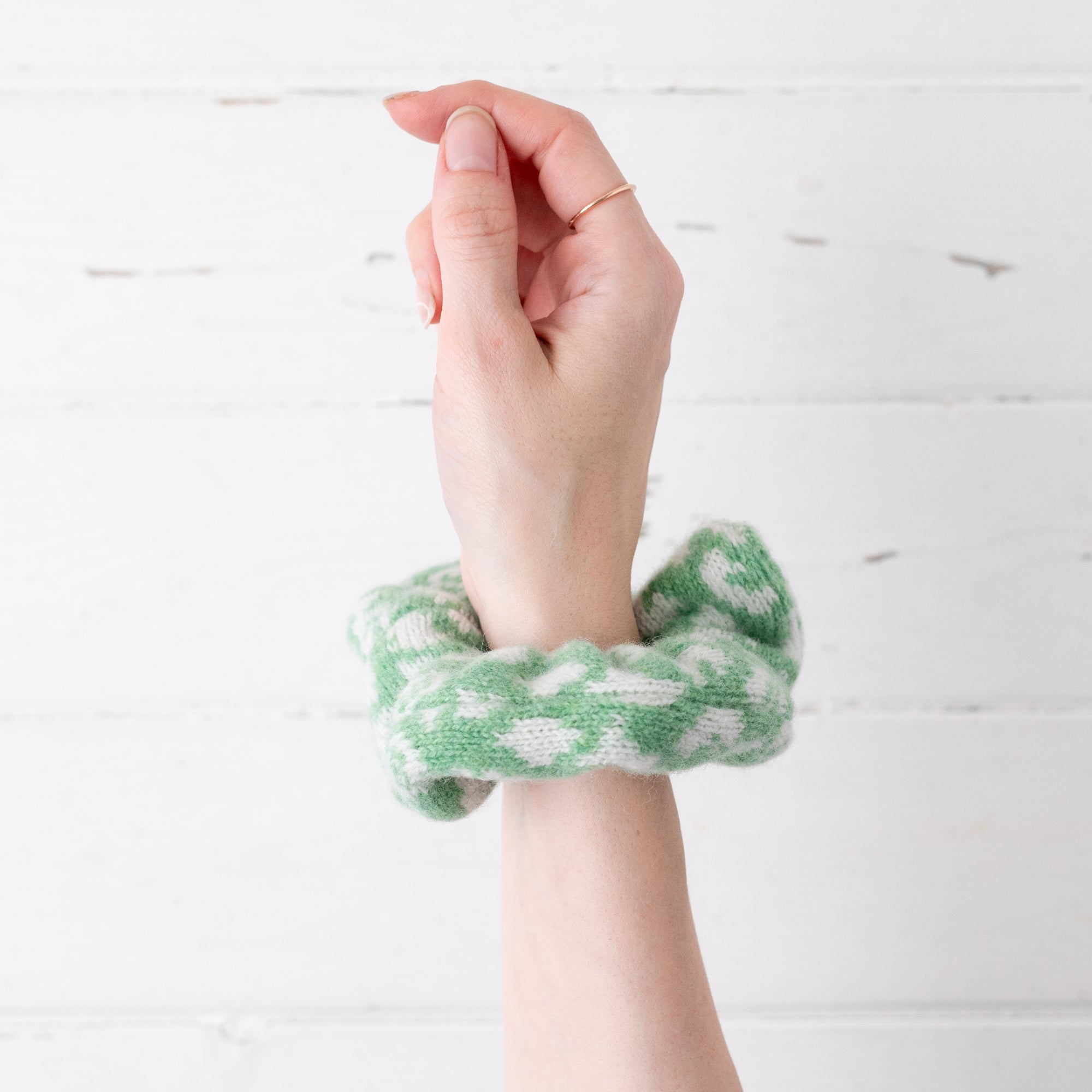 Leopard scrunchie - springtime green