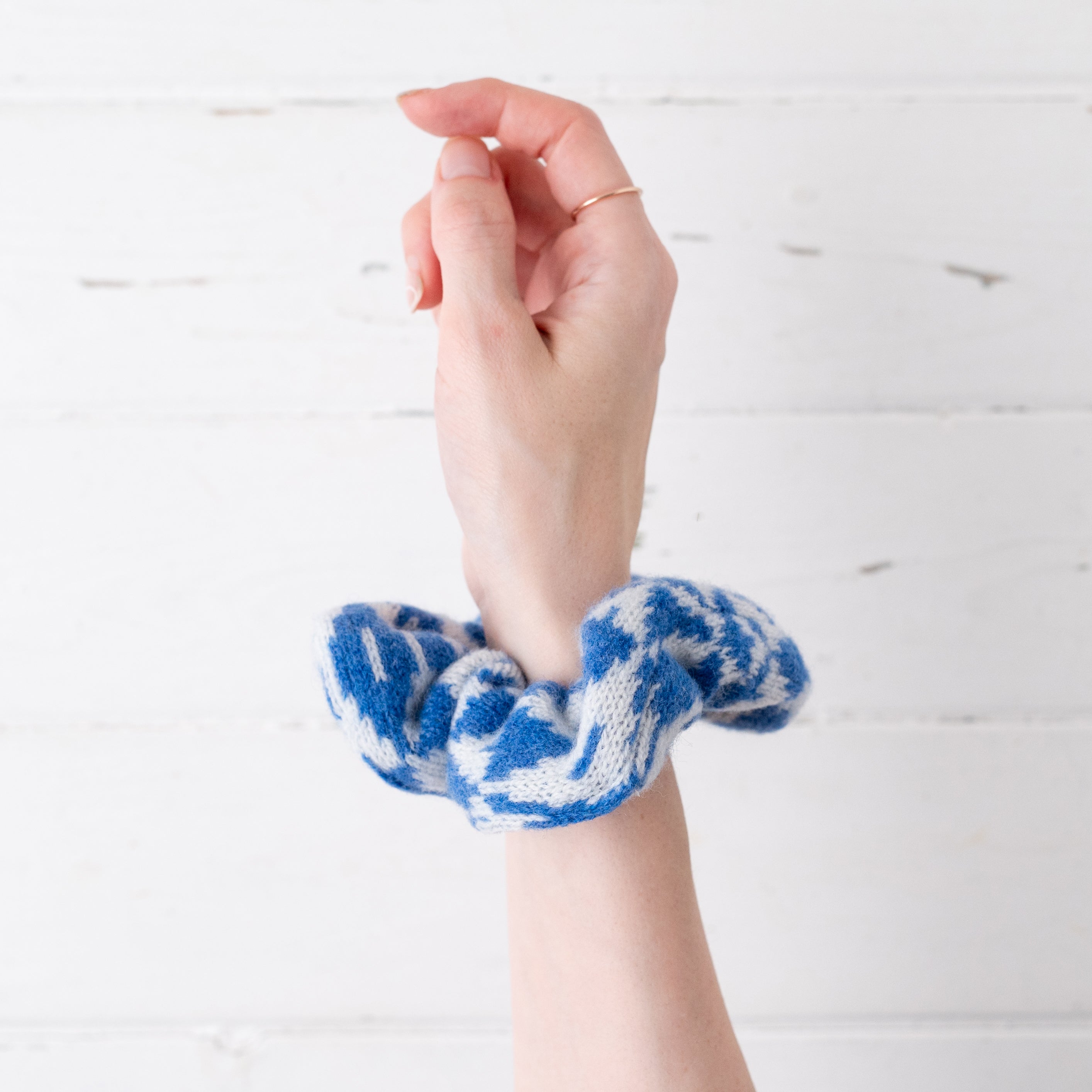 Mirror scrunchie - river blue