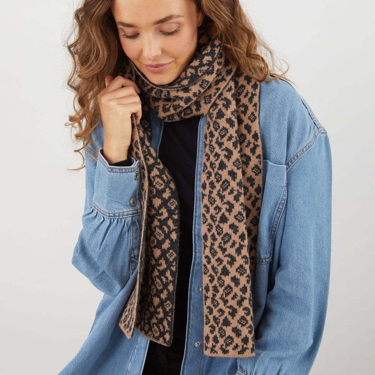Leopard reversible scarf - camel and charcoal